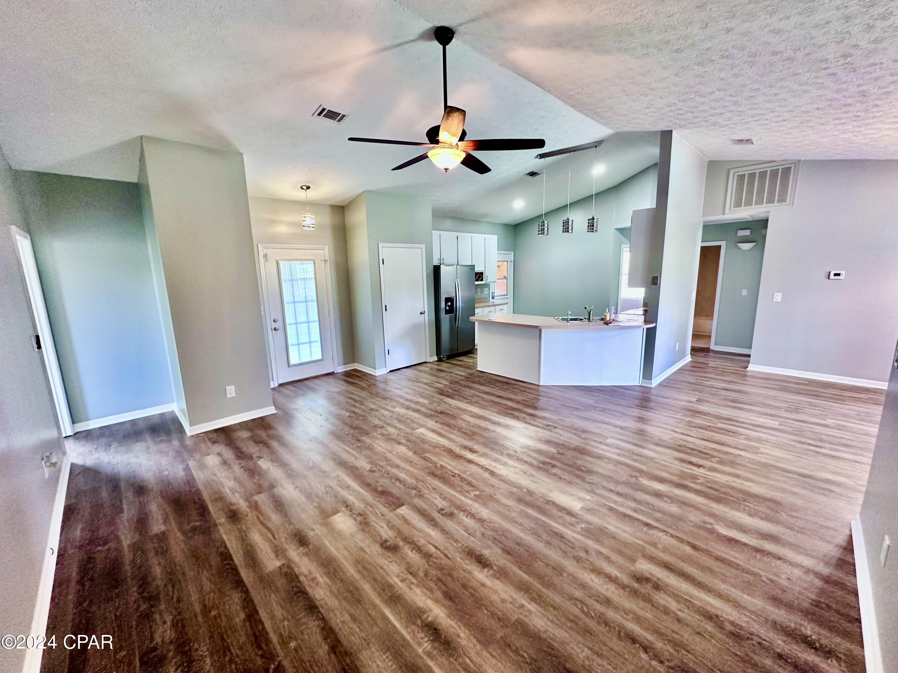 1859 Airport Cir Circle