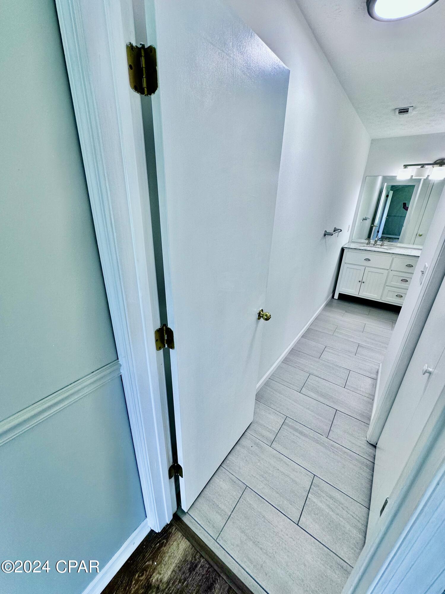 1859 Airport Cir Circle