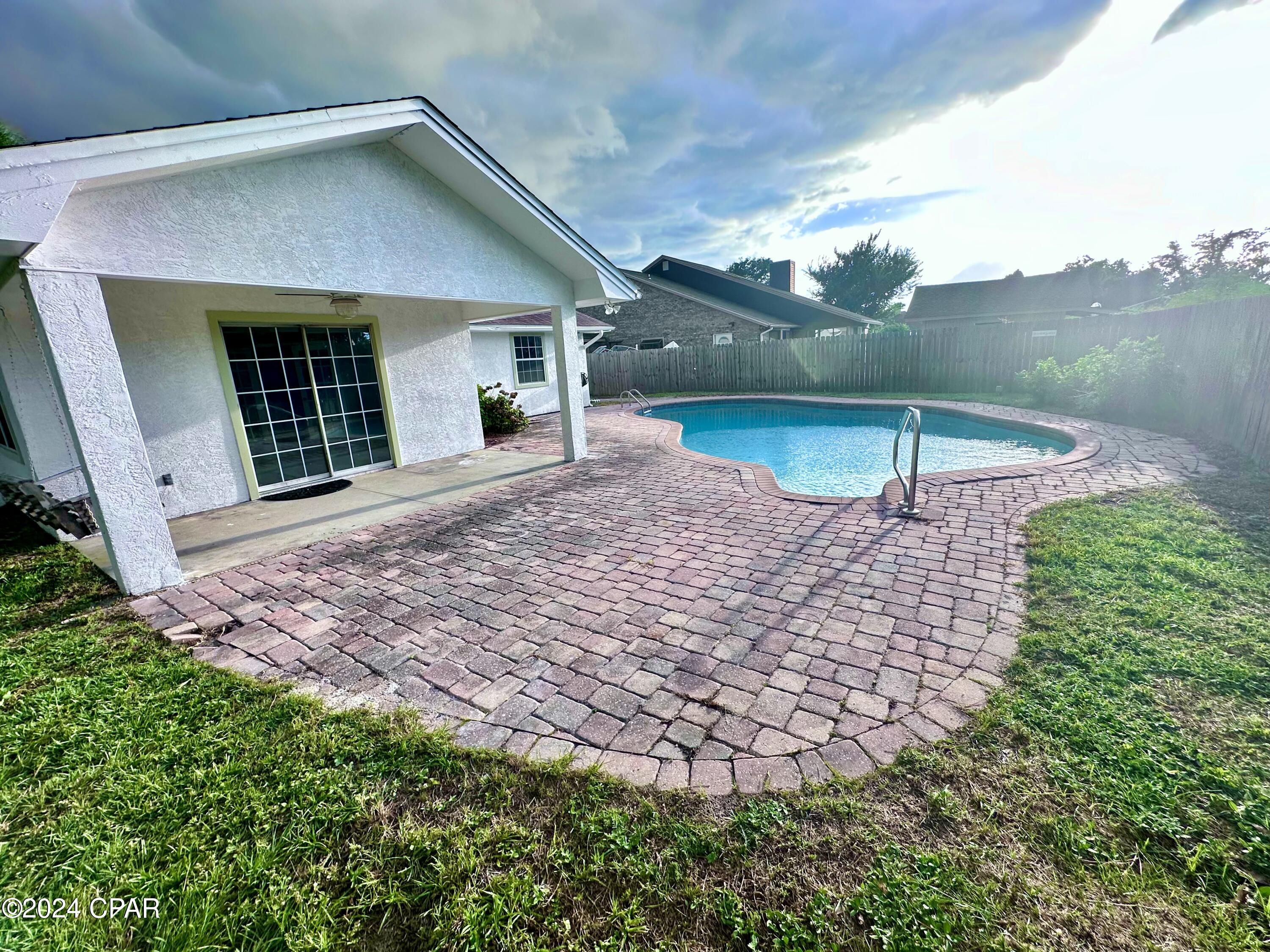 1859 Airport Cir Circle