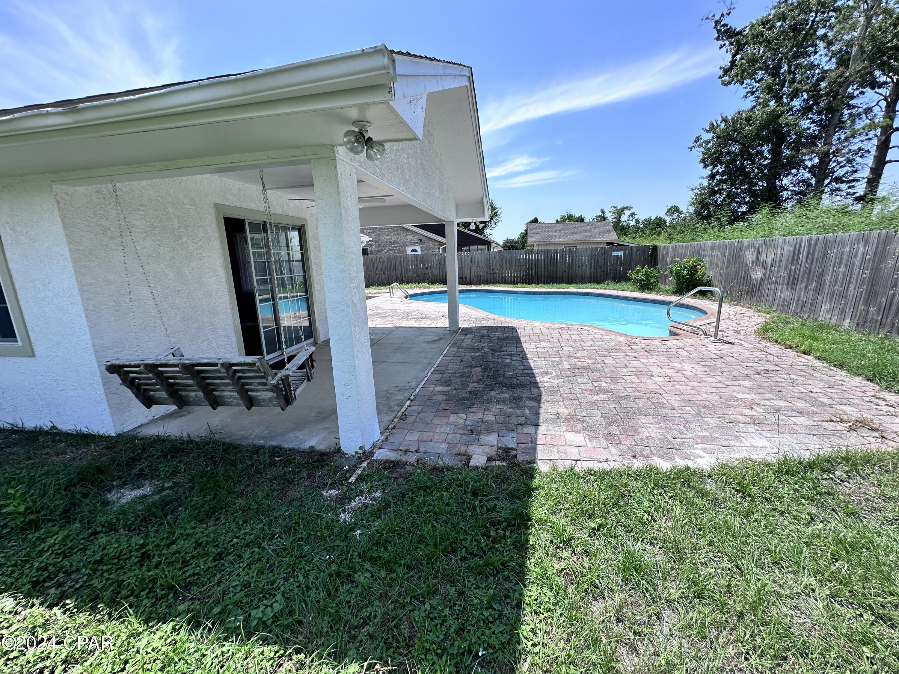 1859 Airport Cir Circle