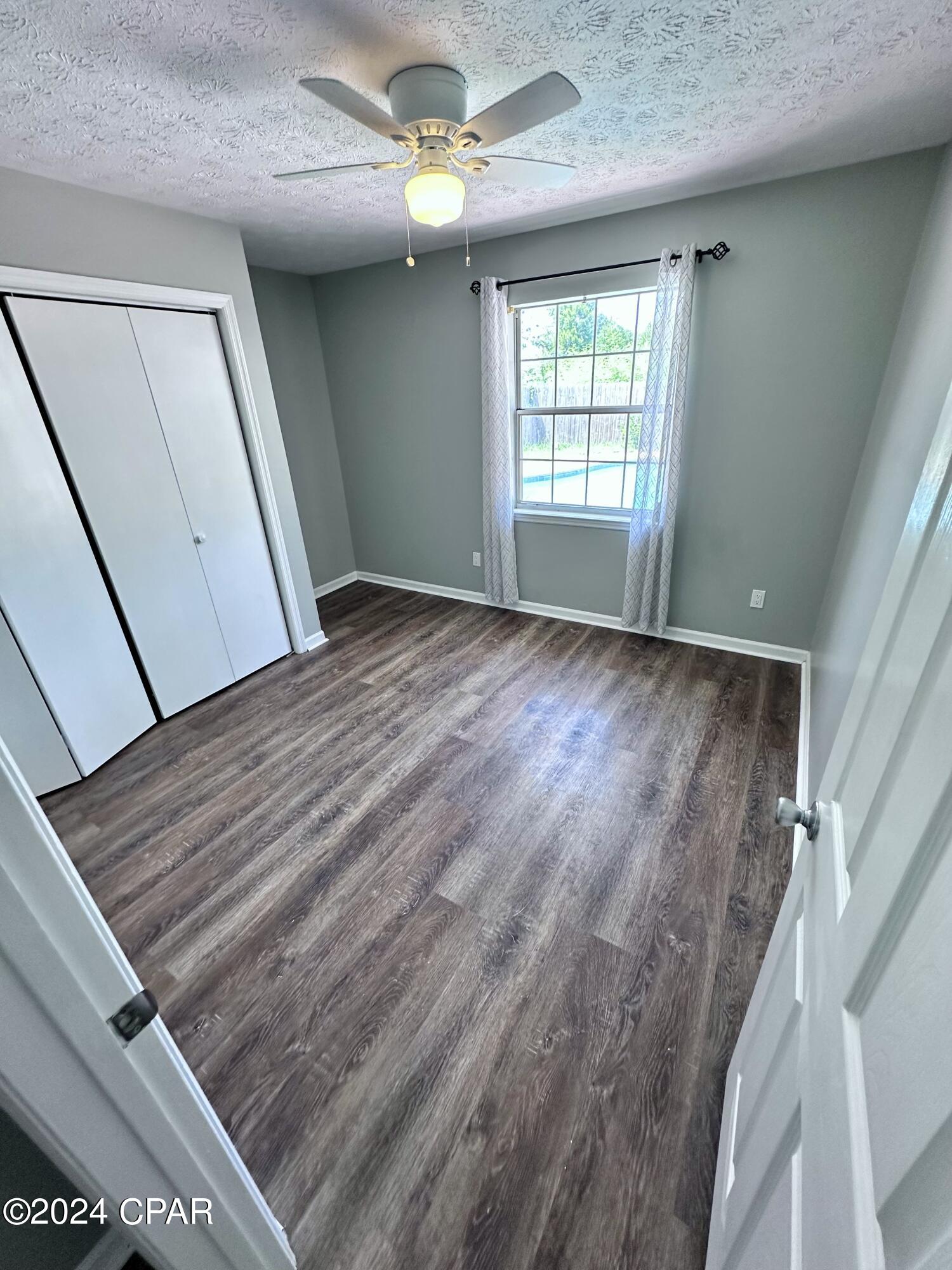 1859 Airport Cir Circle