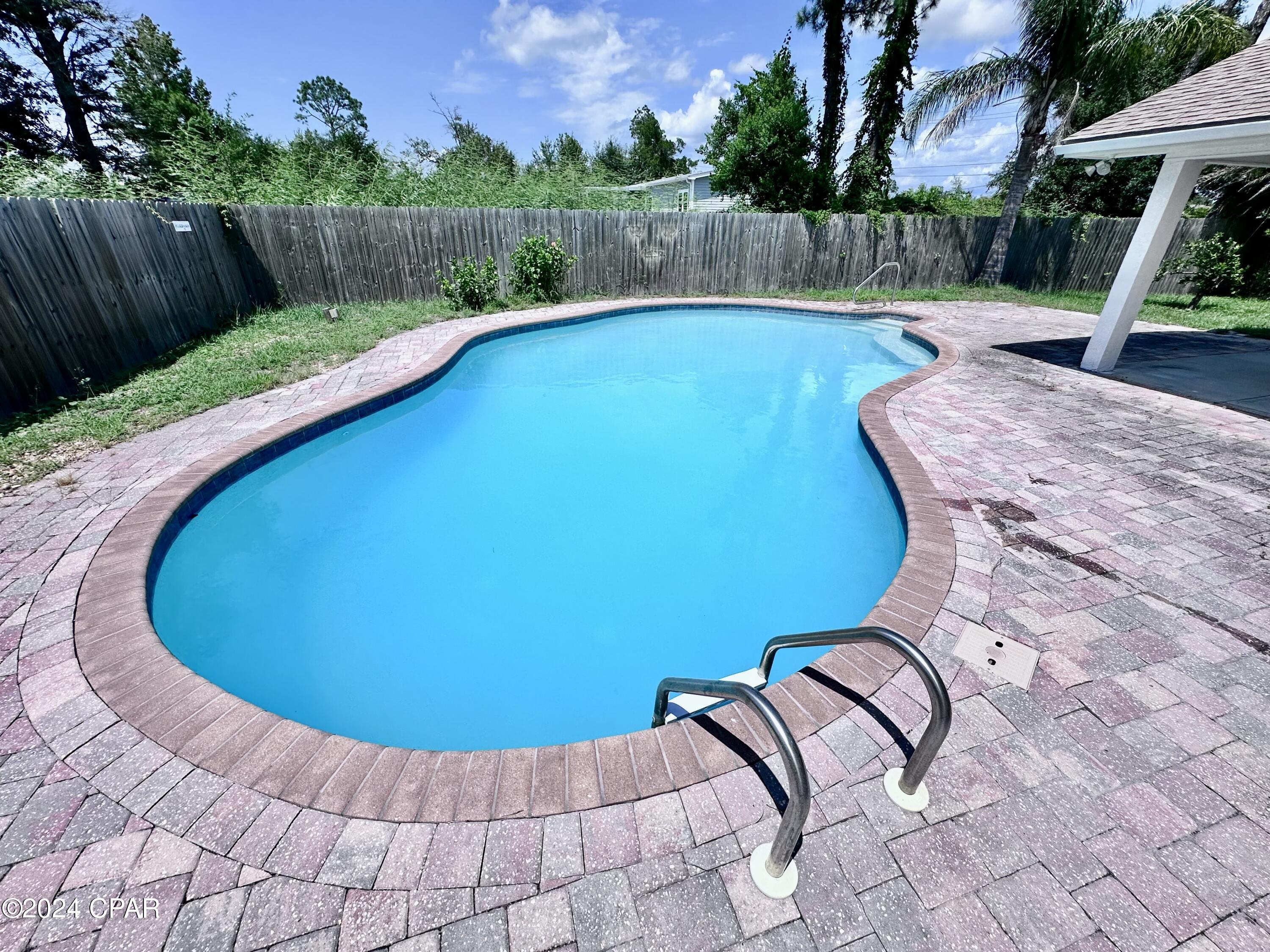 1859 Airport Cir Circle