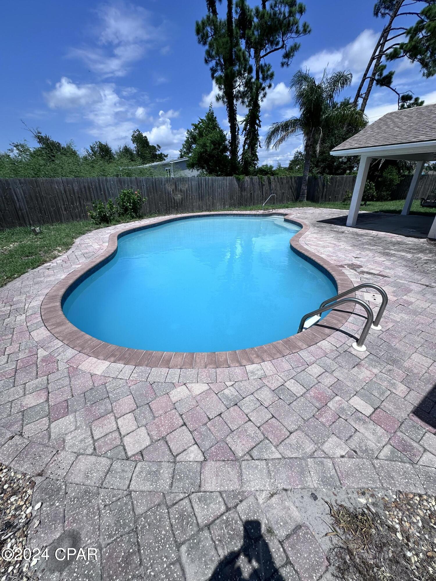 1859 Airport Cir Circle