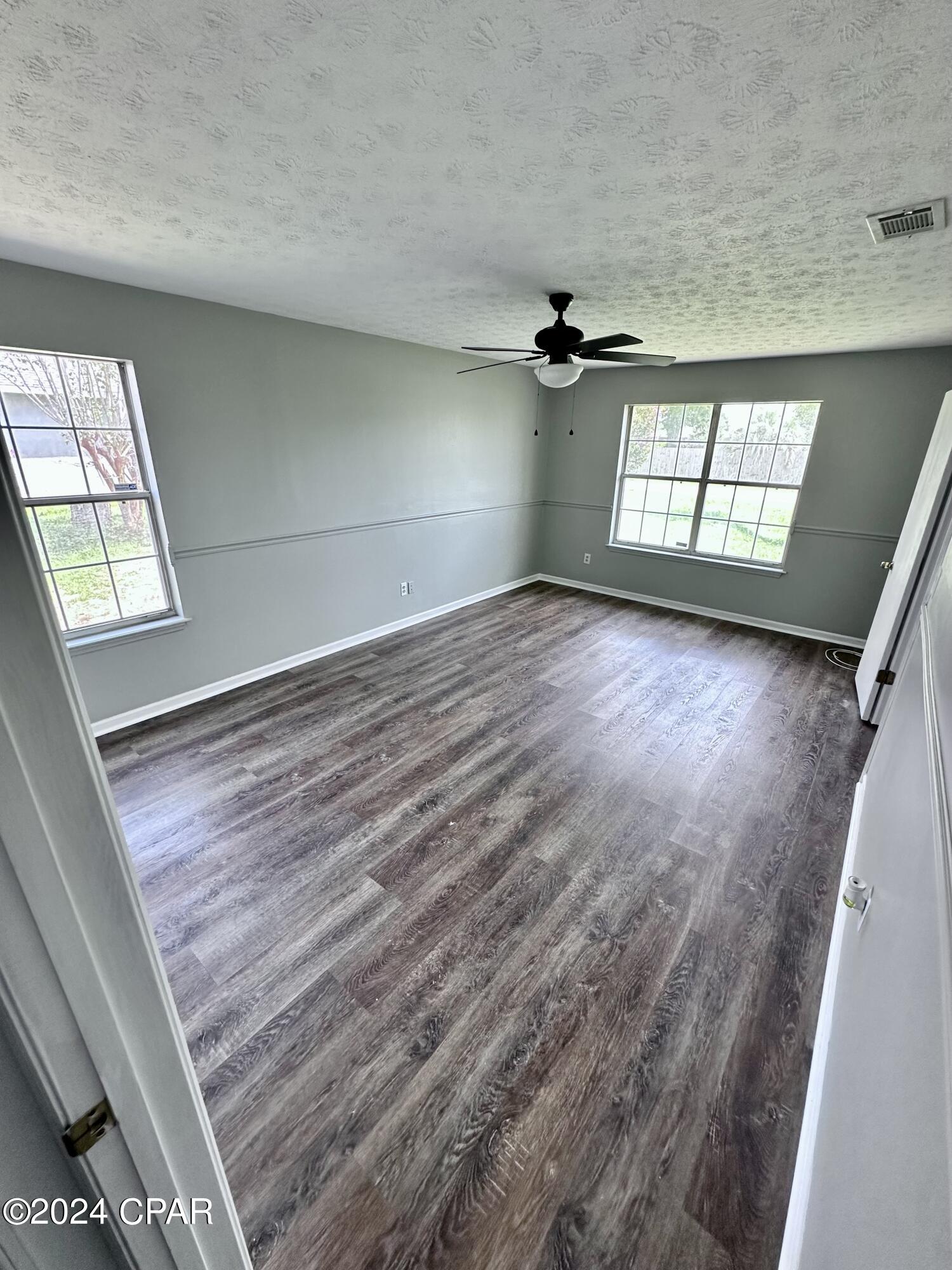 1859 Airport Cir Circle