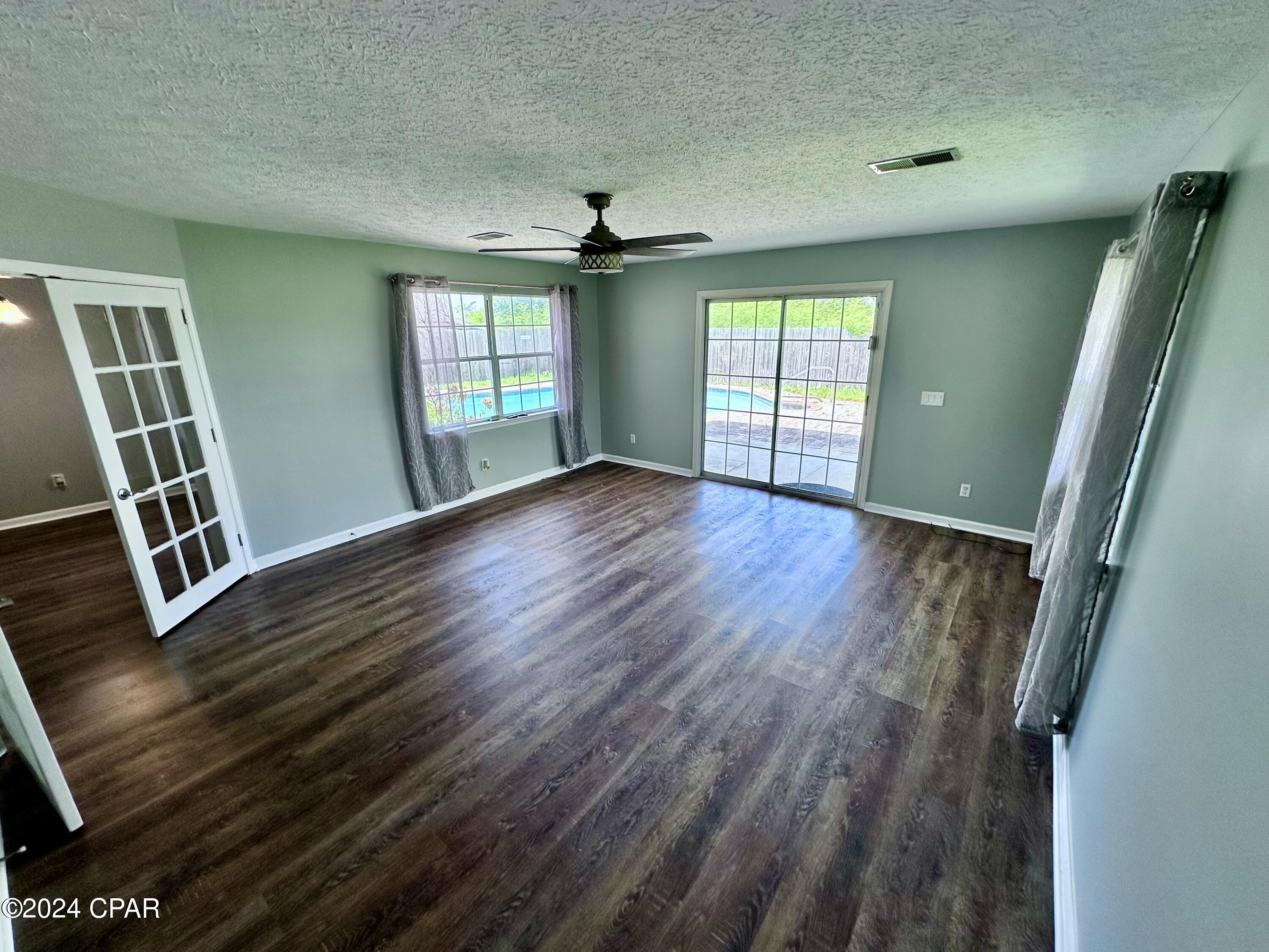 1859 Airport Cir Circle