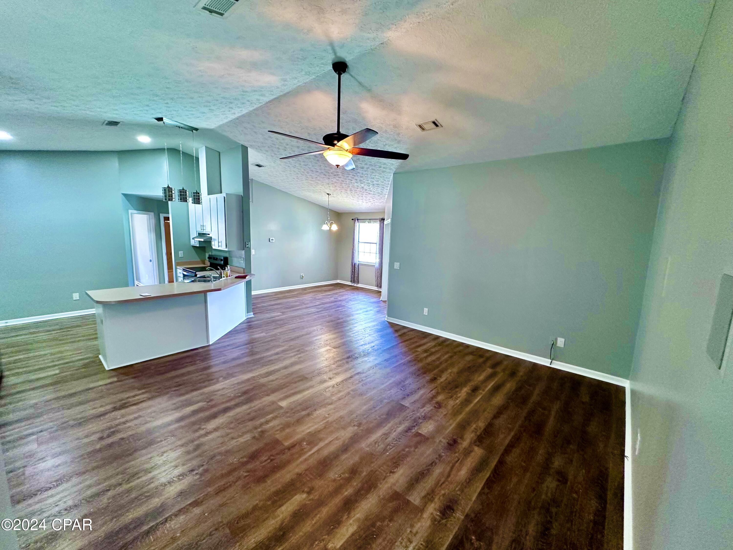 1859 Airport Cir Circle