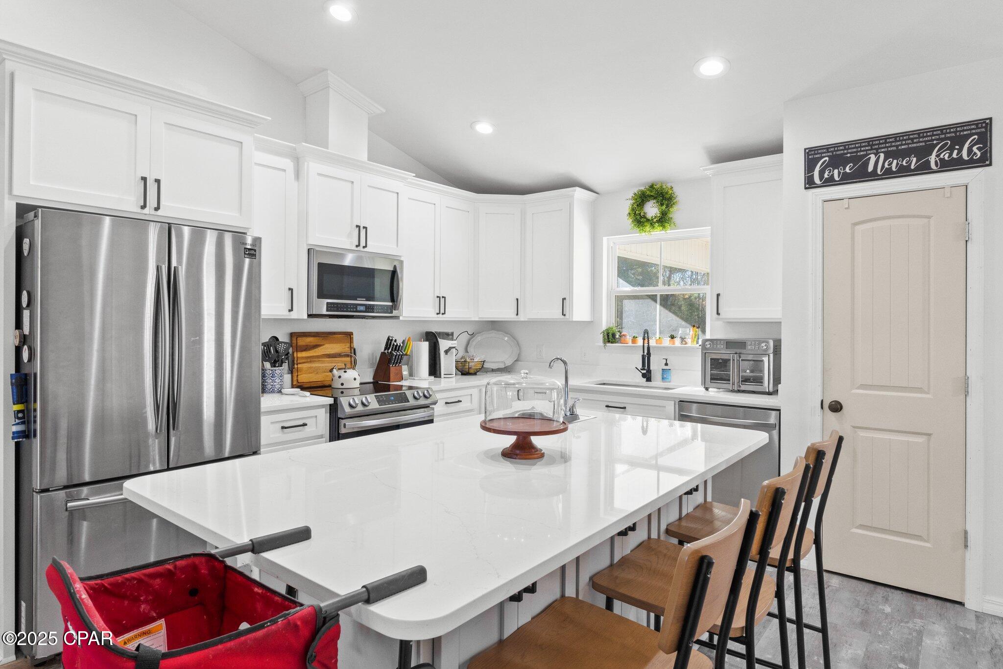 520 Lakepointe Dr Drive