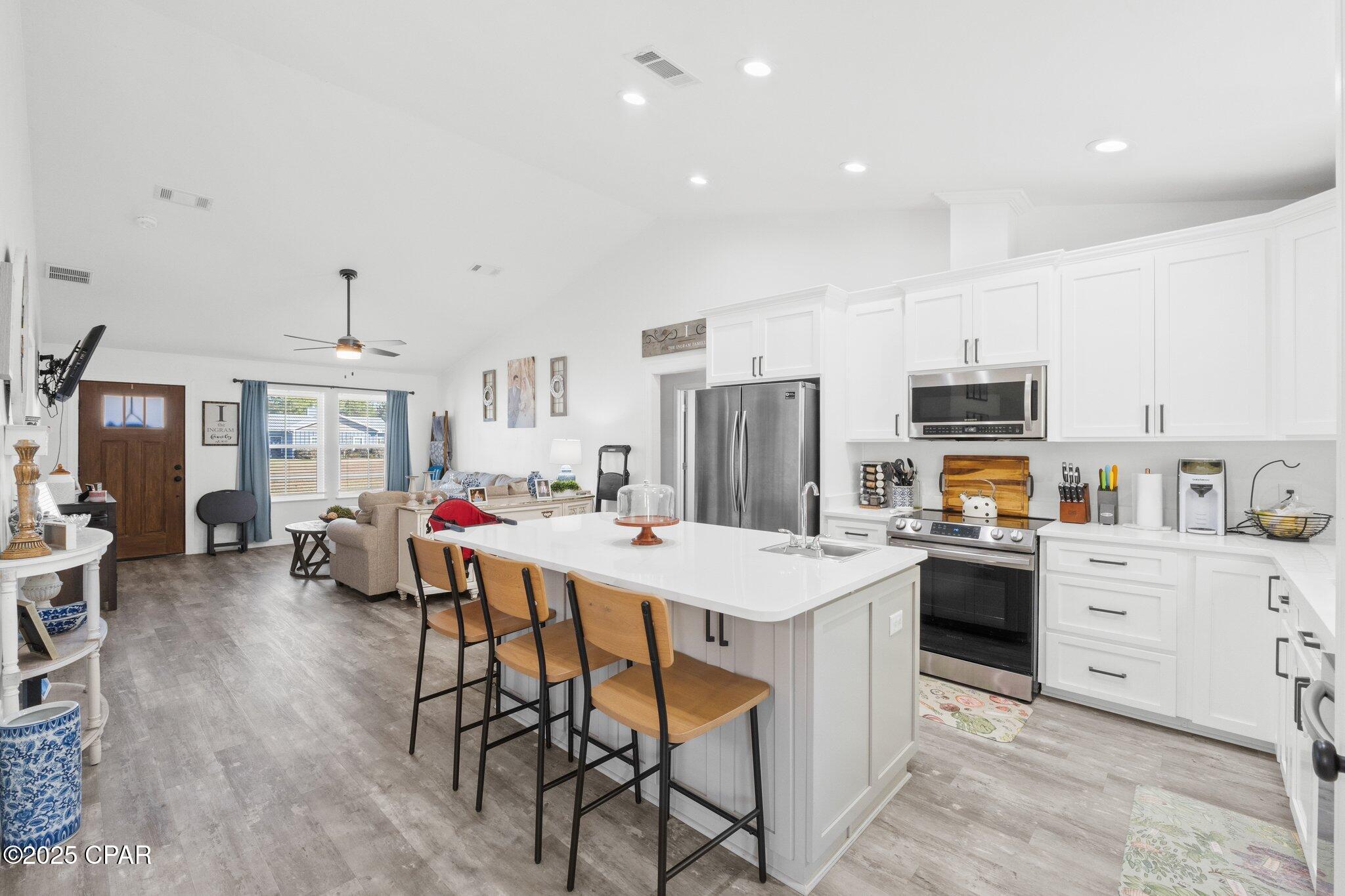 520 Lakepointe Dr Drive
