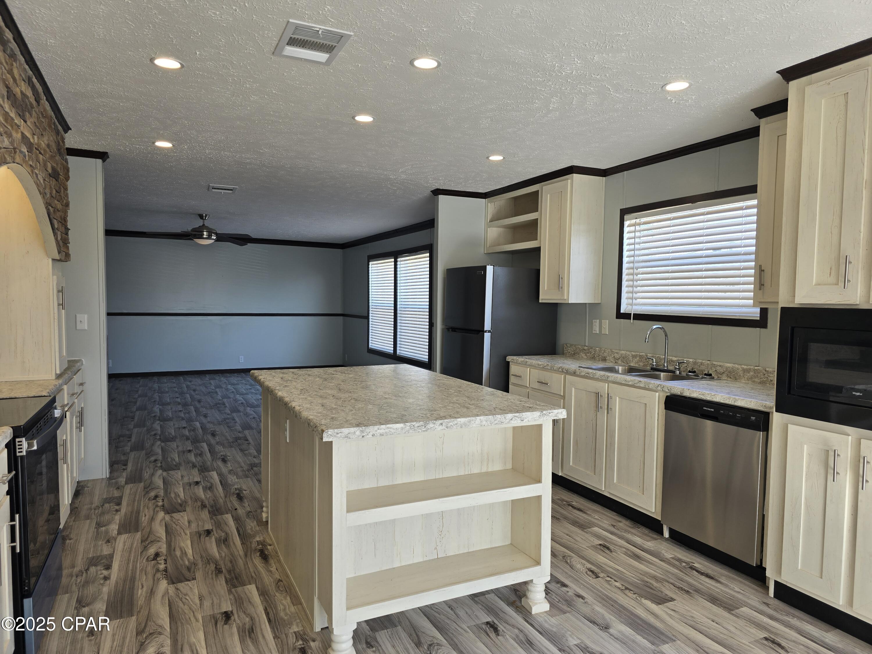 8913 Firebird Lane