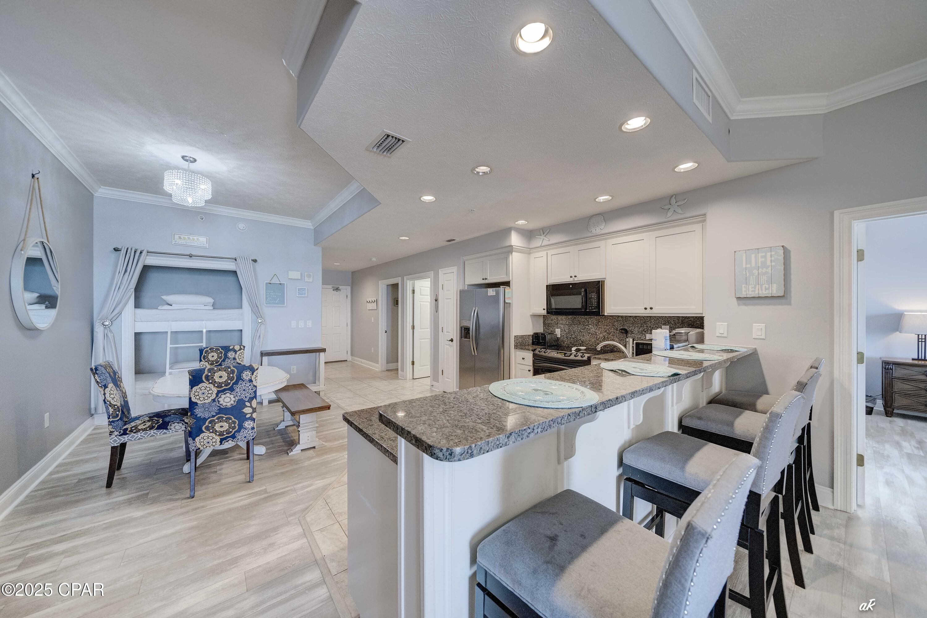 5004 Thomas Drive, 408