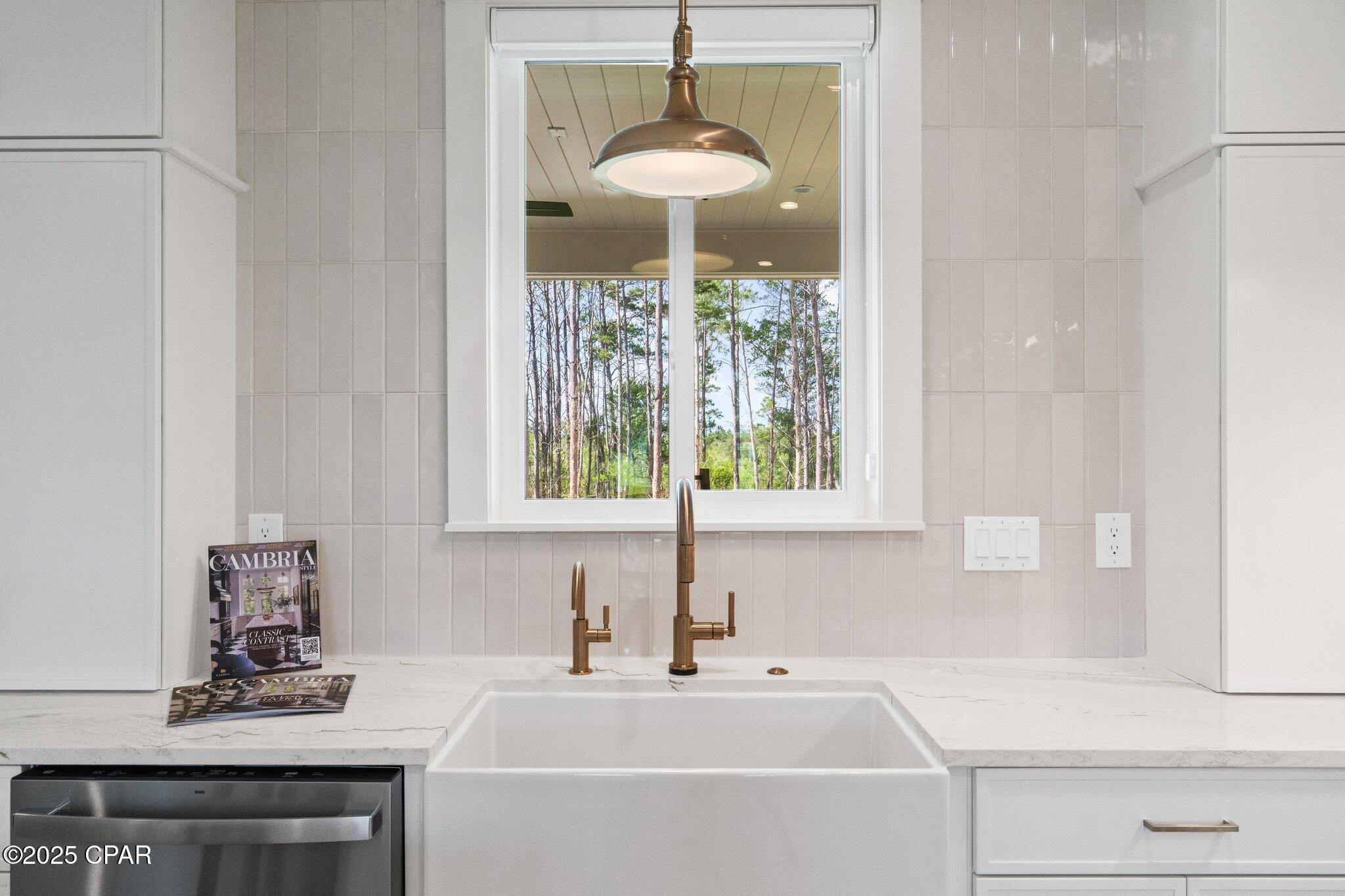 1709 White Western Lake Lane