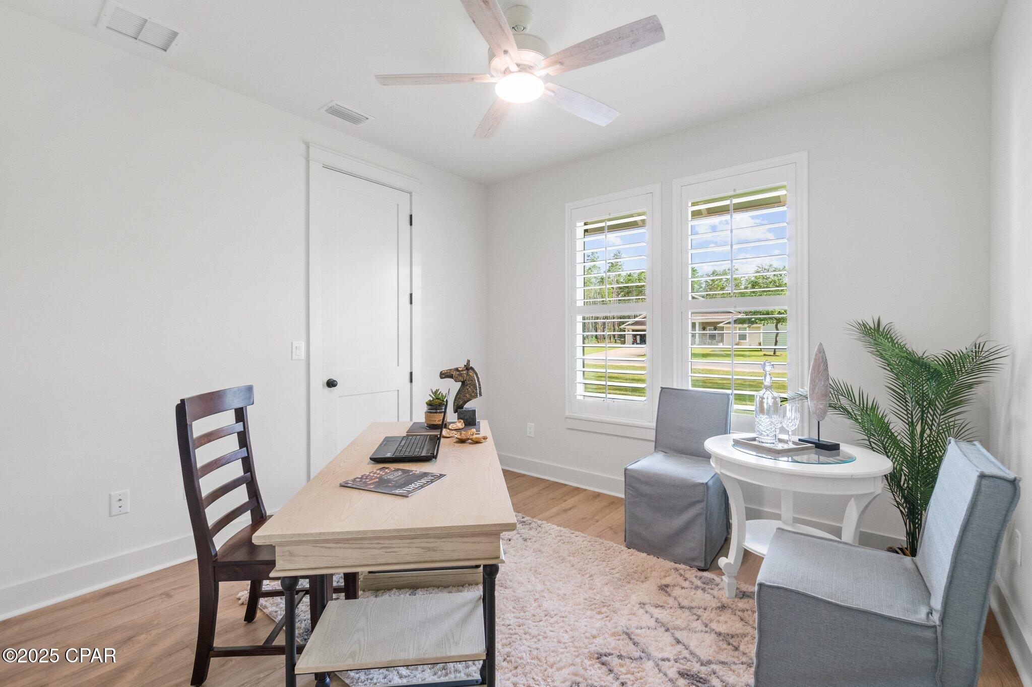 1709 White Western Lake Lane