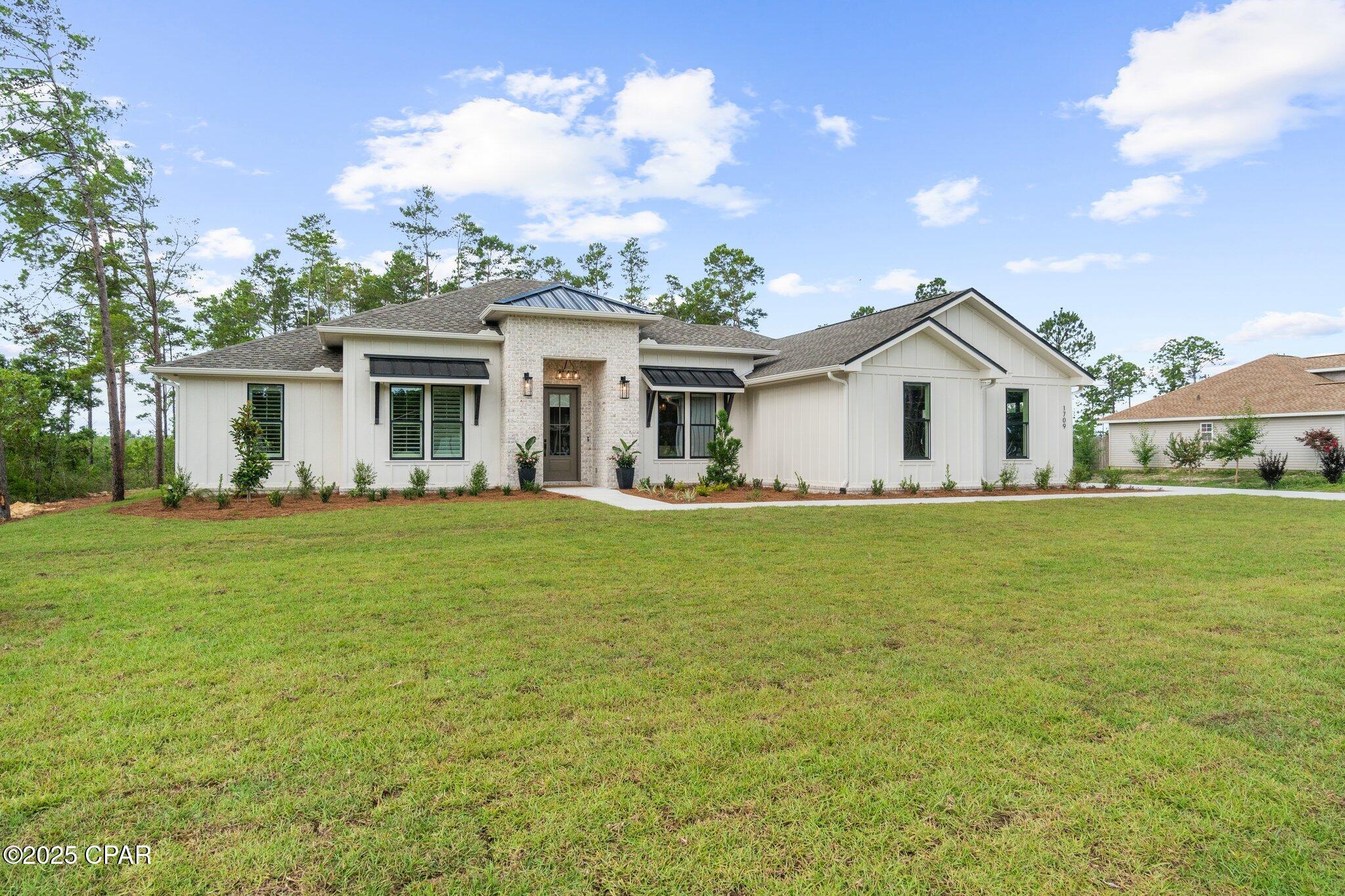 1709 White Western Lake Lane