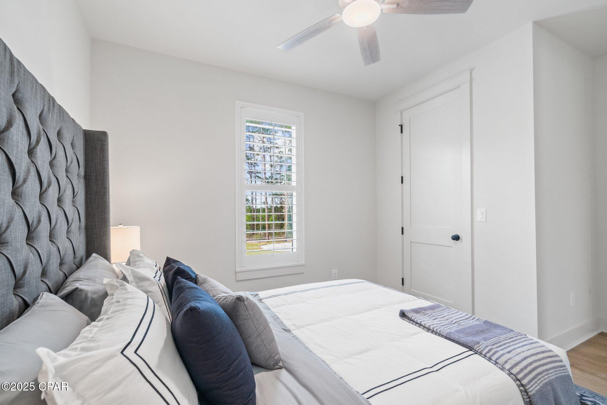 1709 White Western Lake Lane