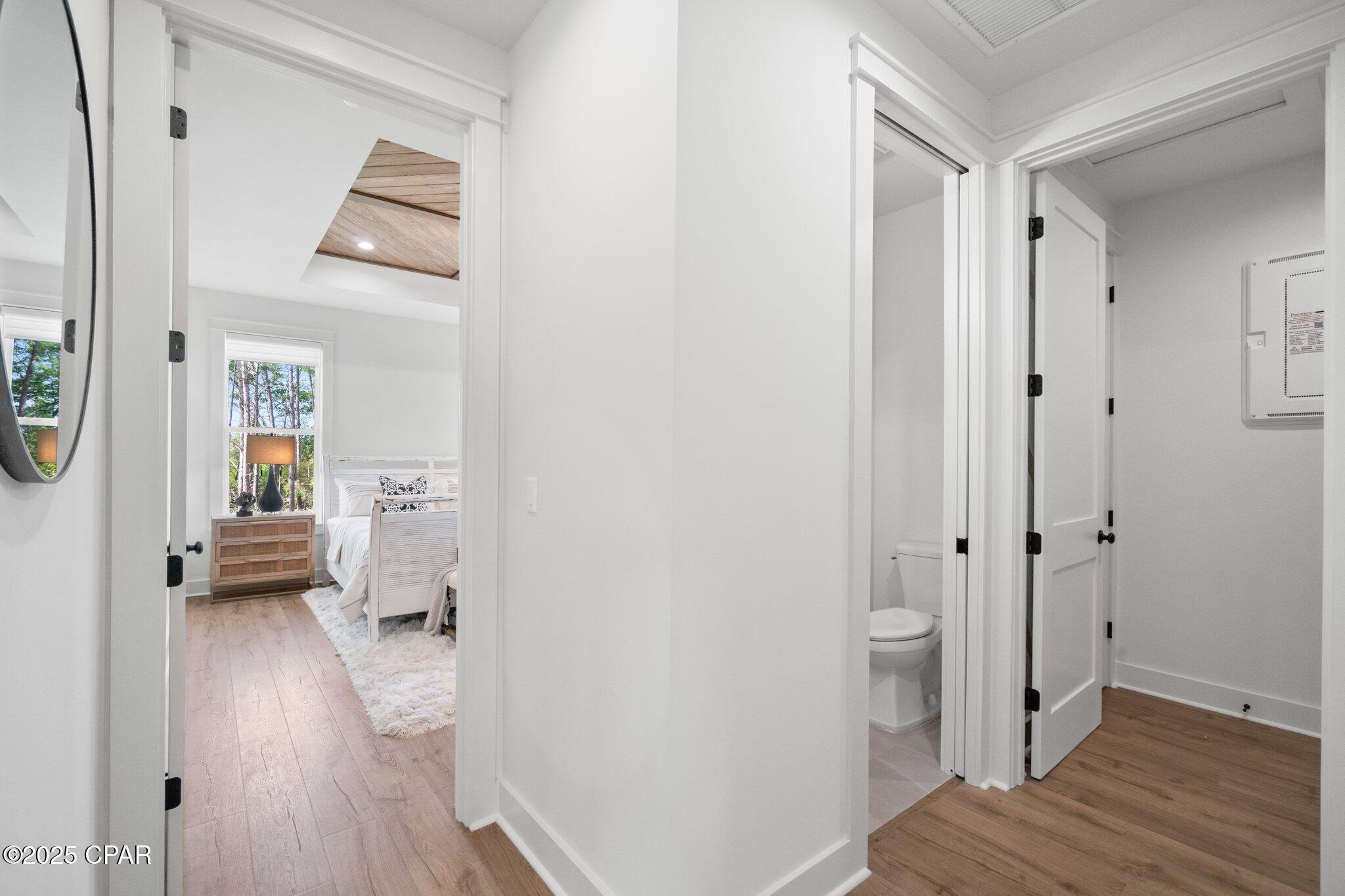 1709 White Western Lake Lane