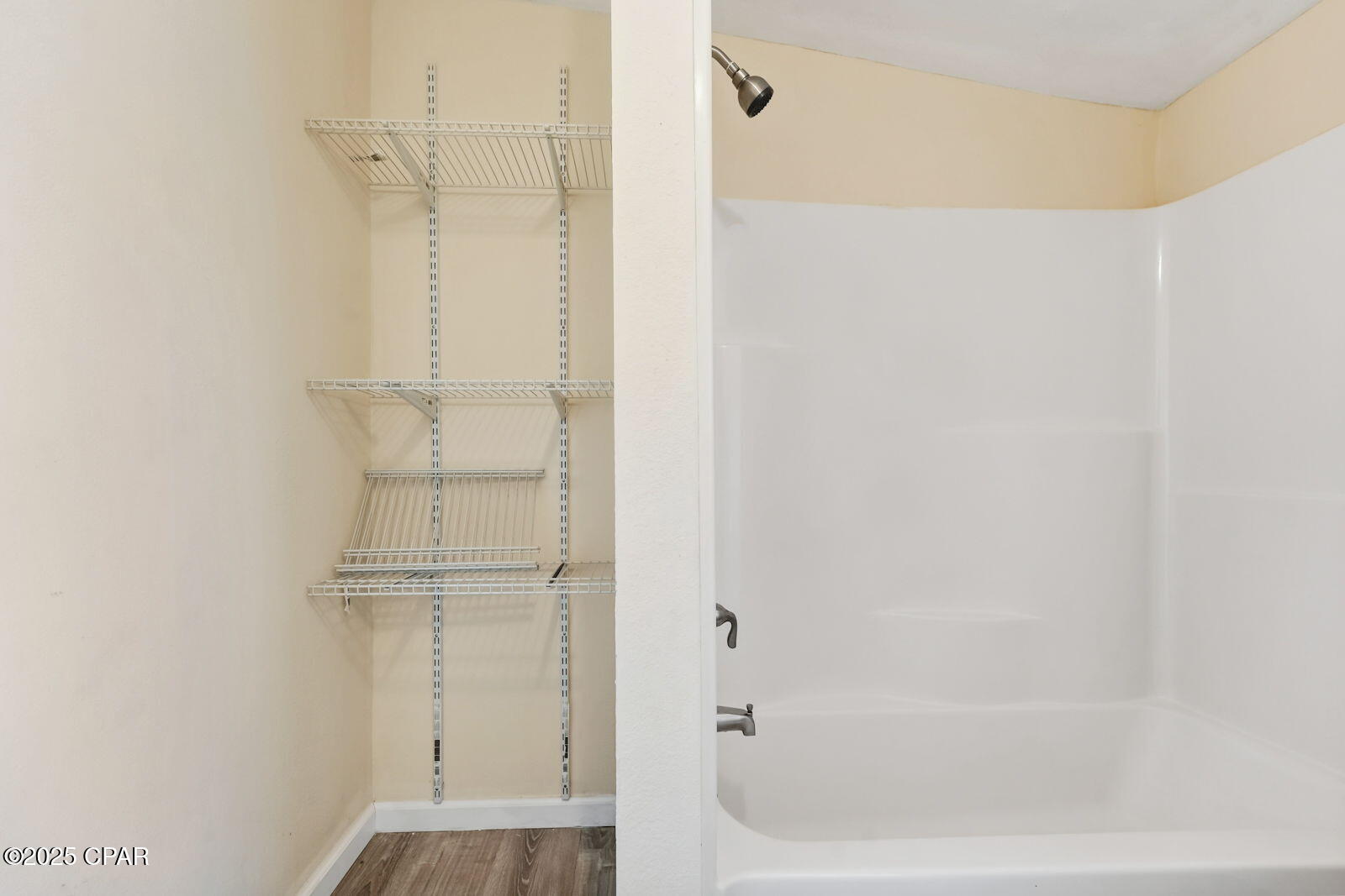 6109 Shannon Circle