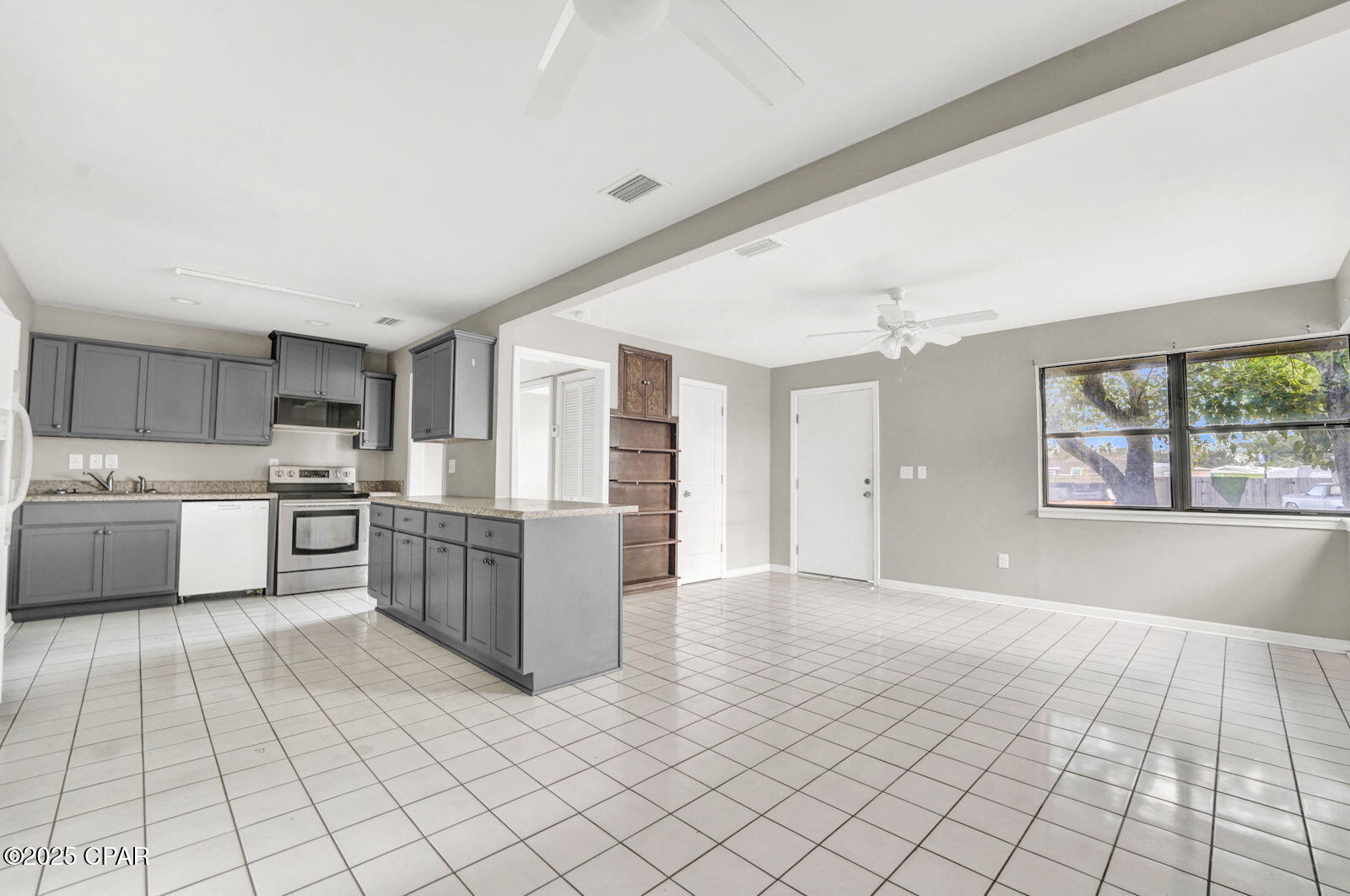 21 3rd Court, Panama City