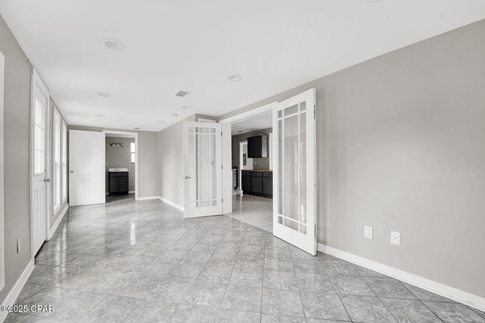 21 3rd Court, Panama City