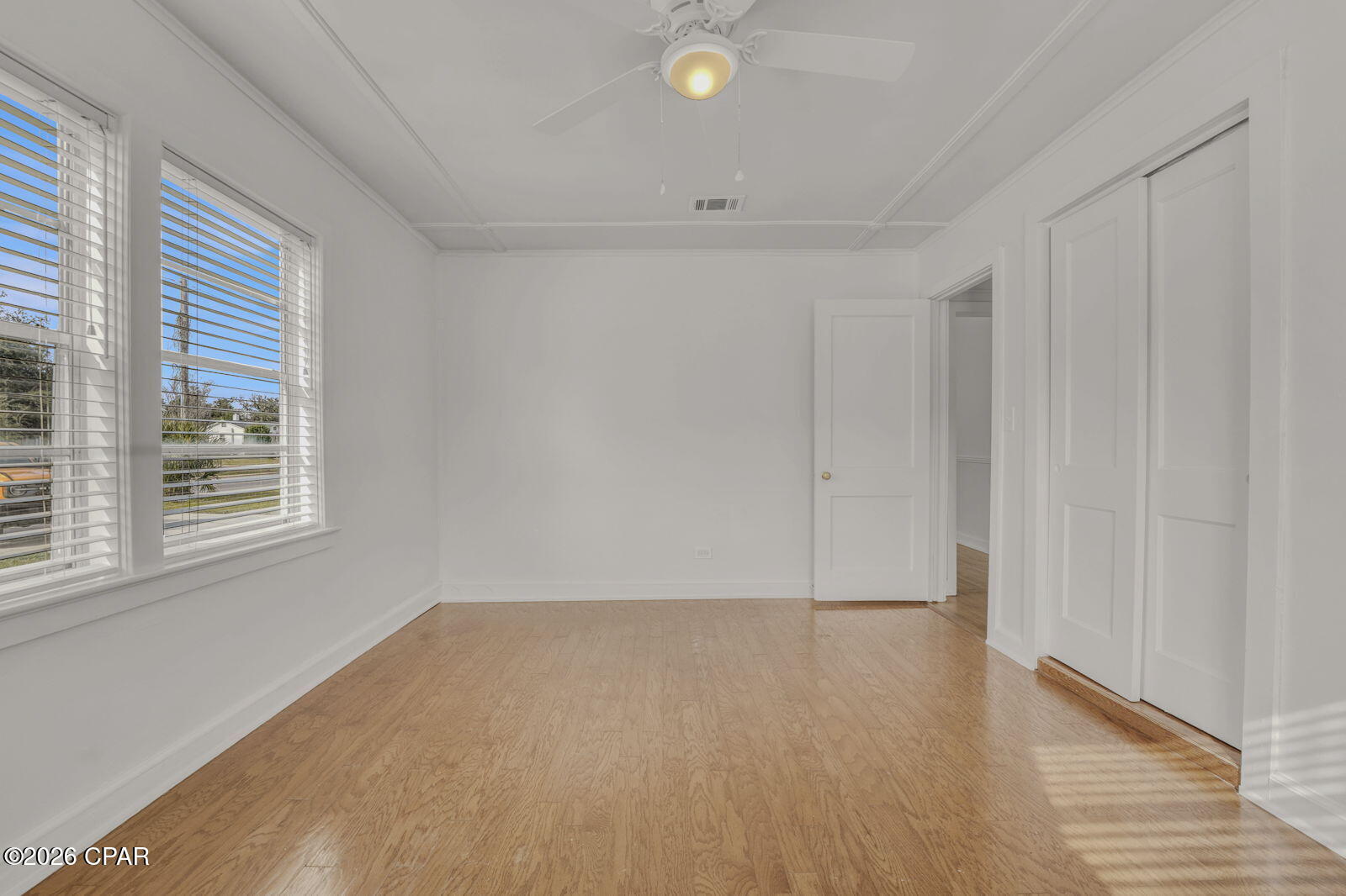 210 N Cove Boulevard