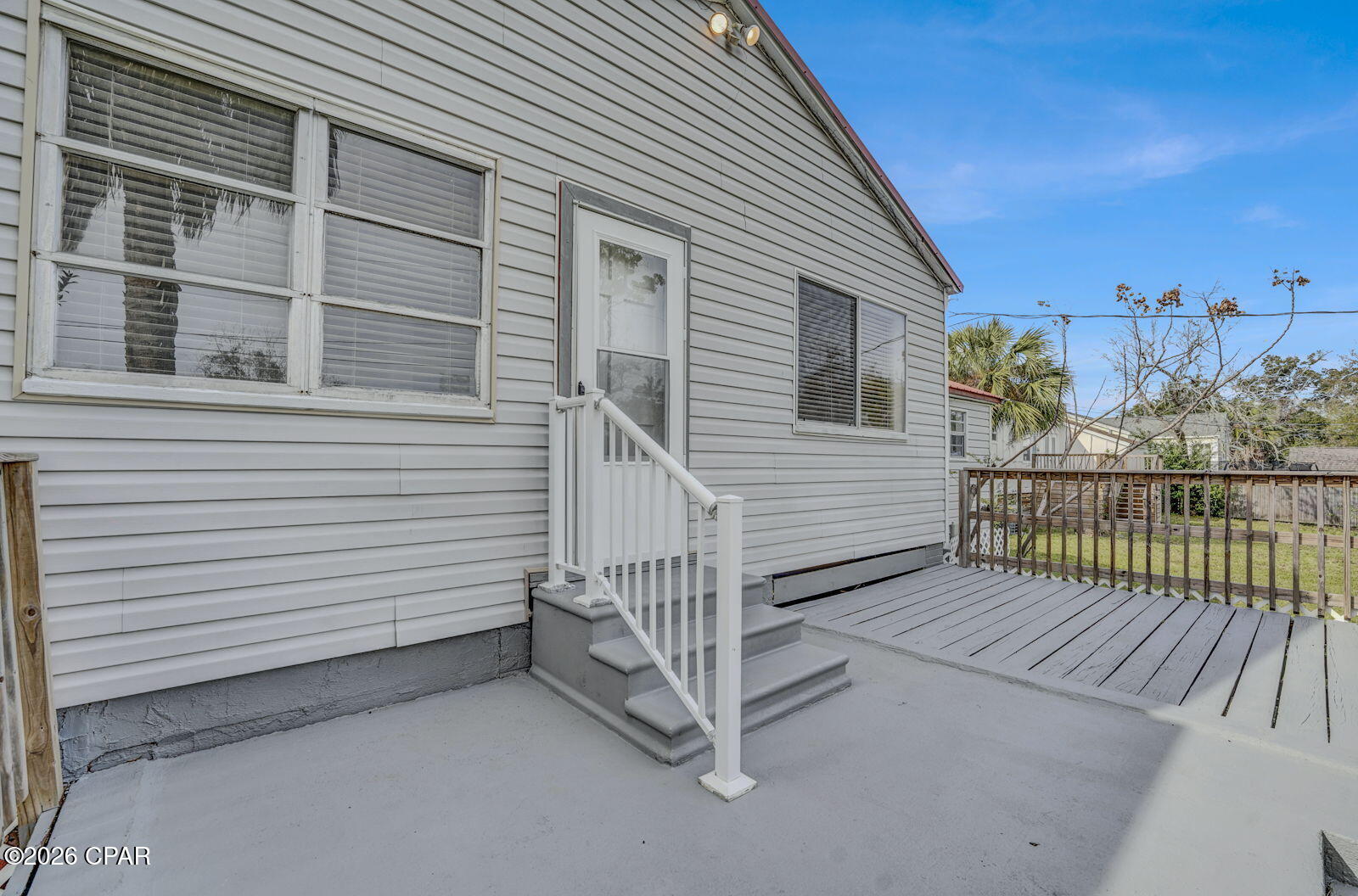 210 N Cove Boulevard