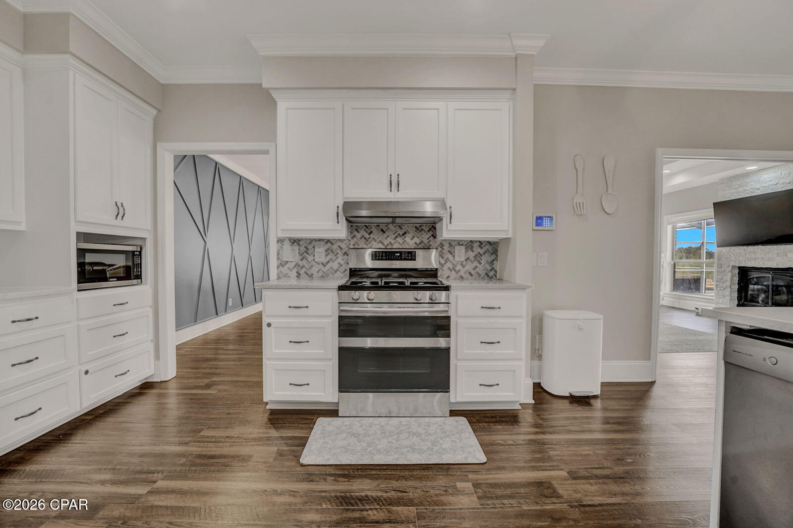 2913 Country Club Drive