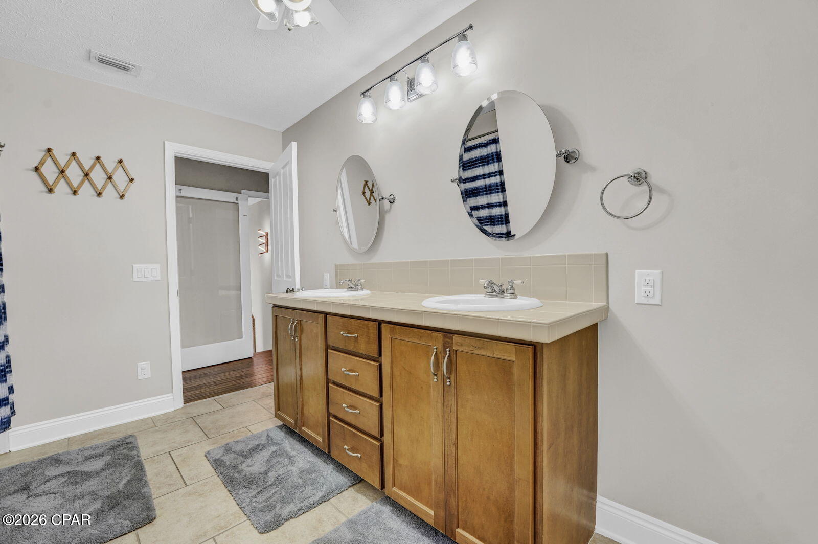 2913 Country Club Drive