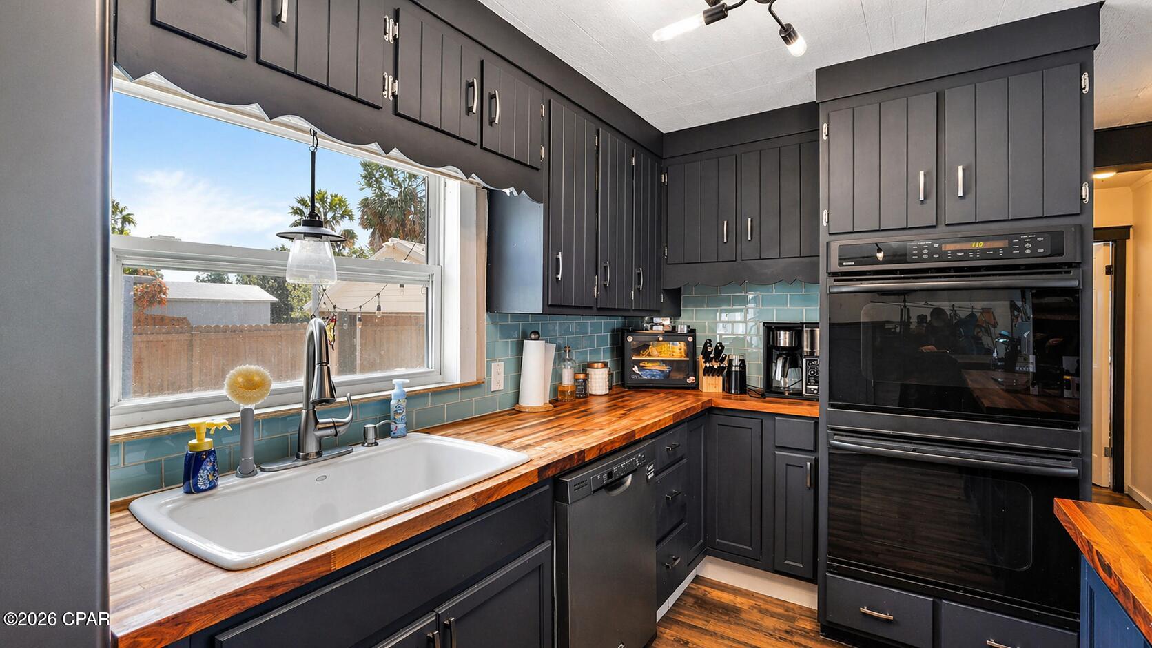 311 N Bonita Avenue