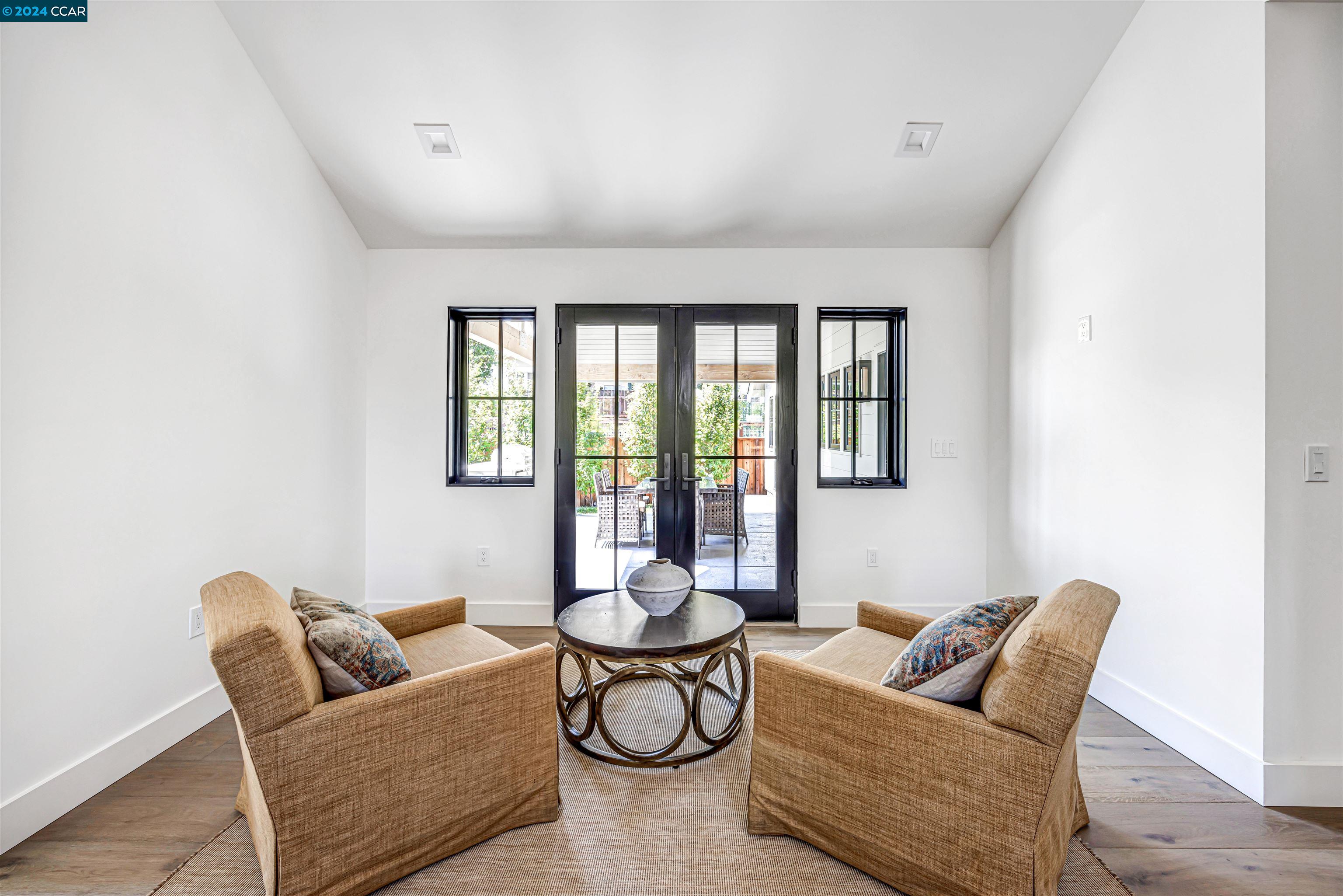 3369 N Lucille Ln