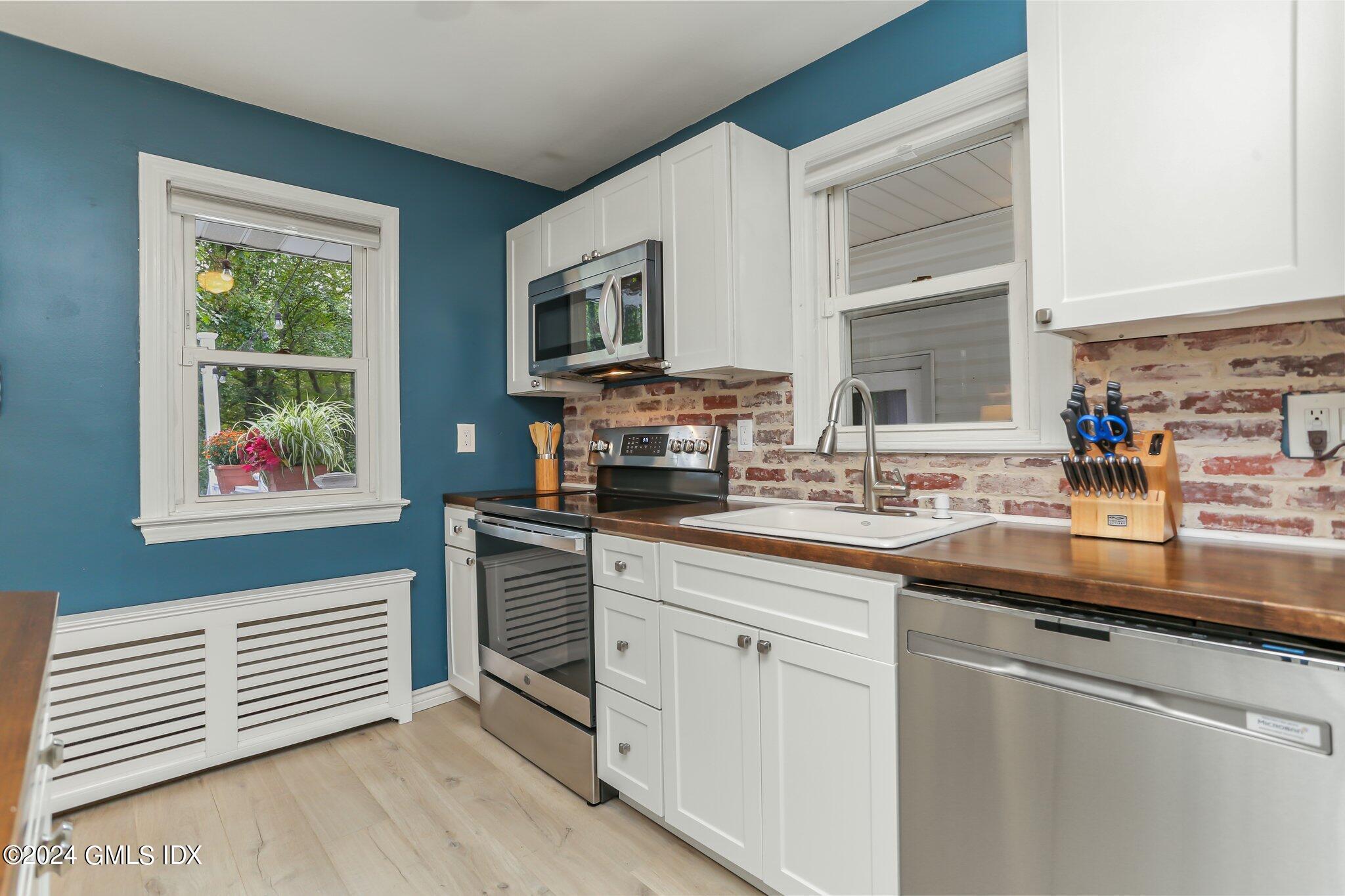 76 Crestwood Drive