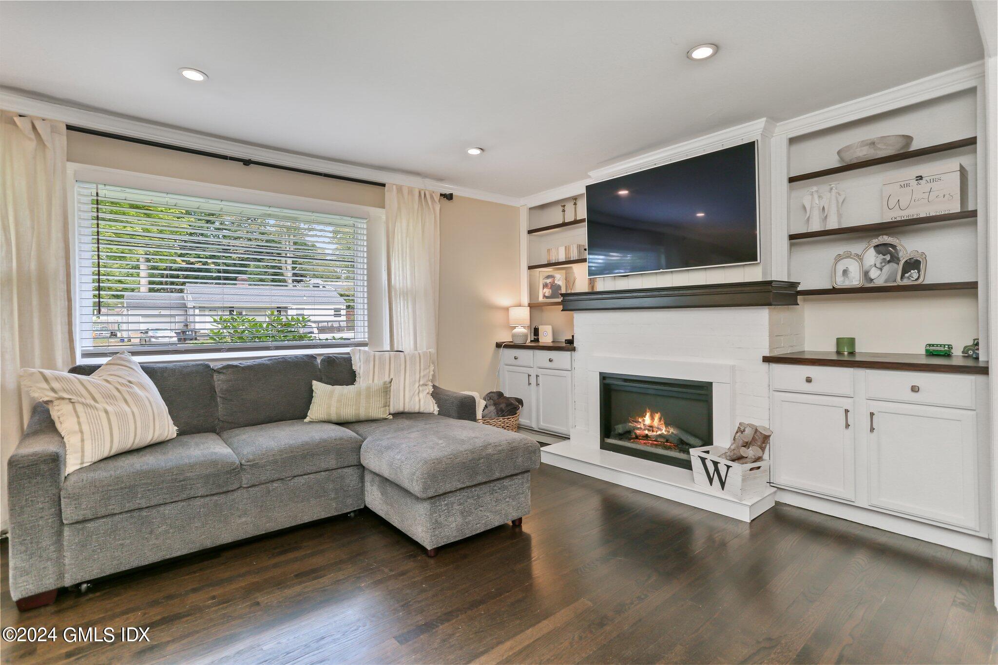 76 Crestwood Drive