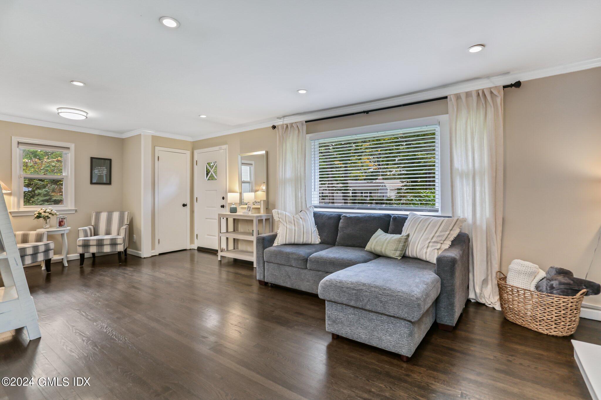 76 Crestwood Drive