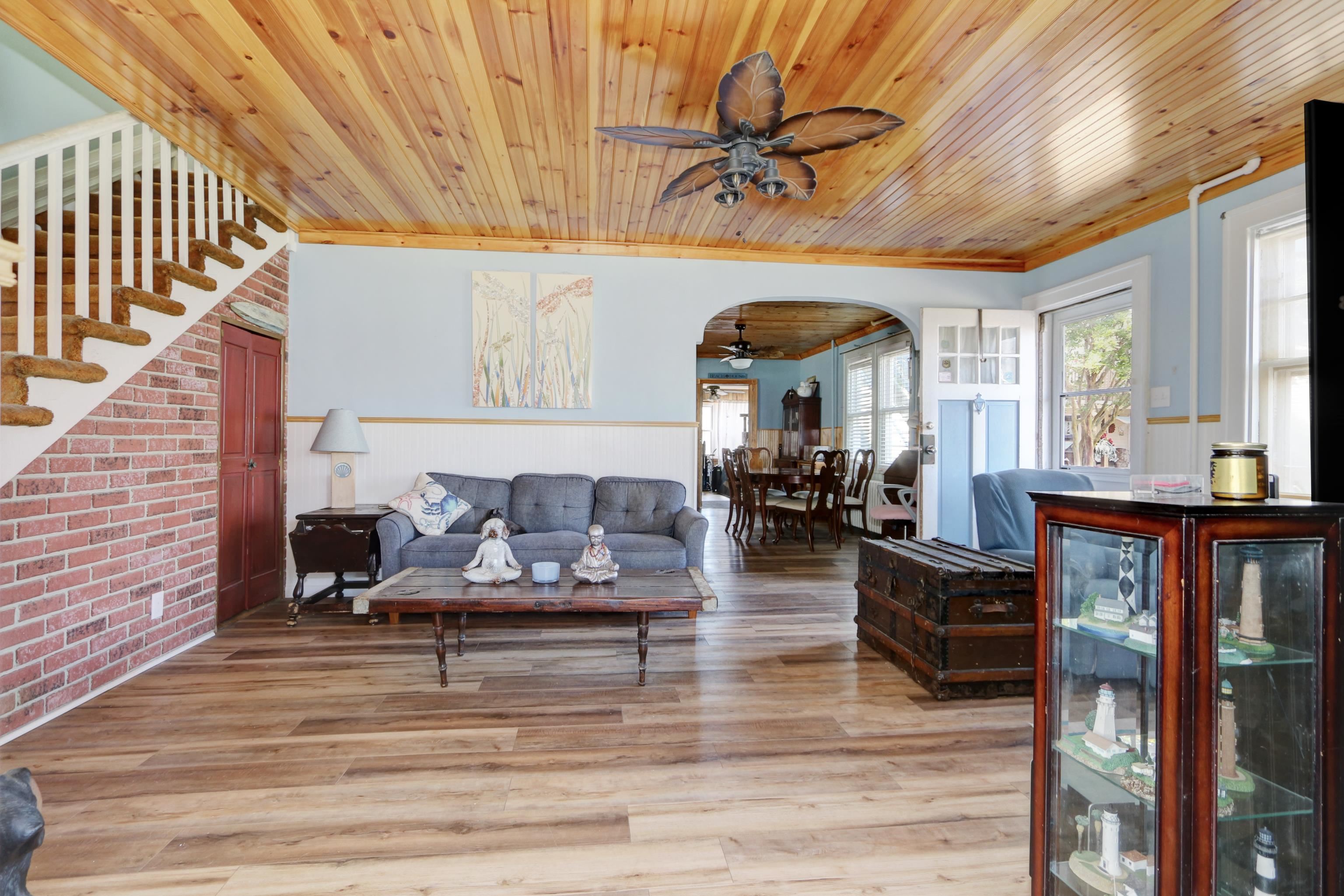 116 E Cardinal Road