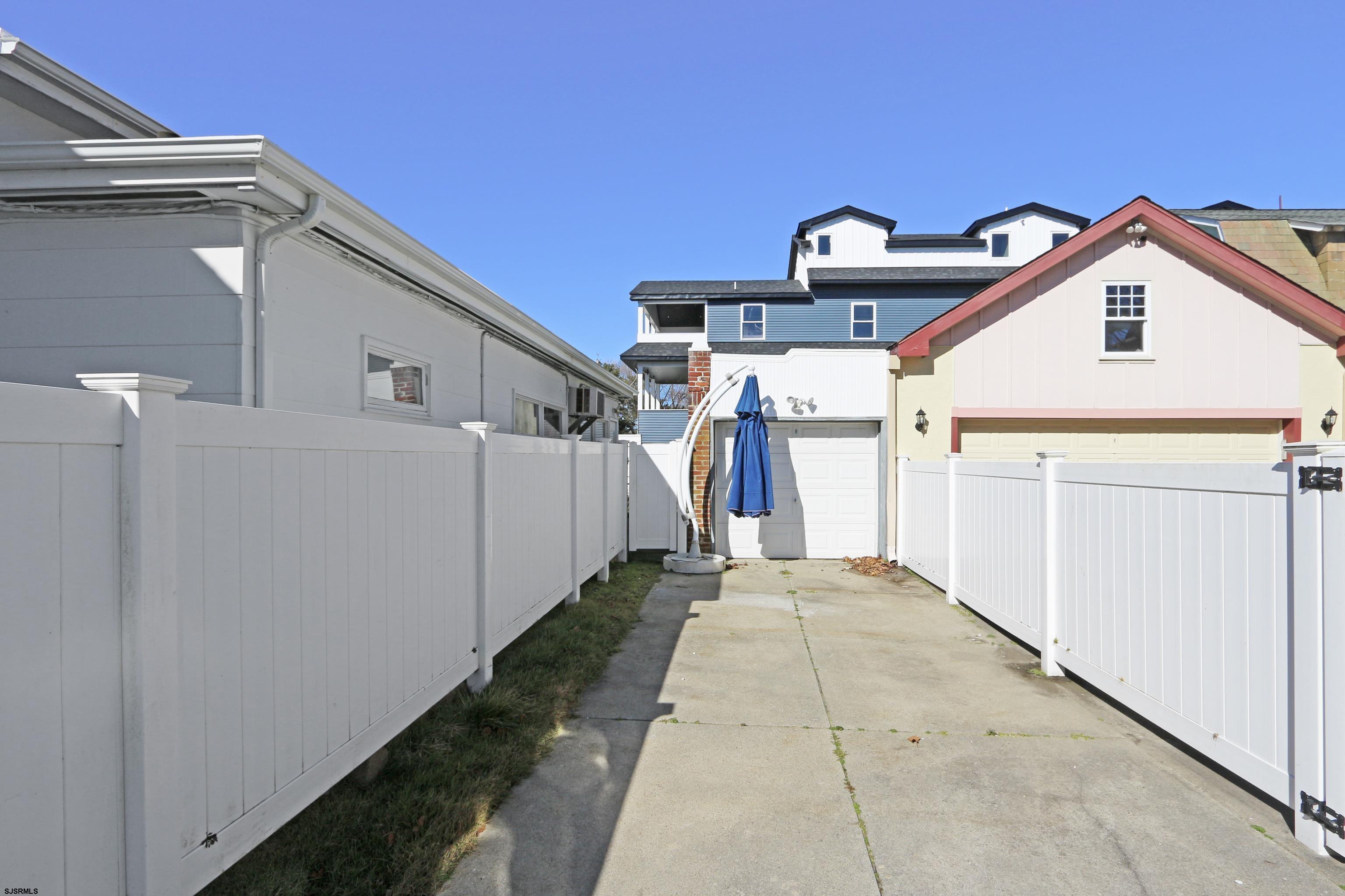 6203 Ave