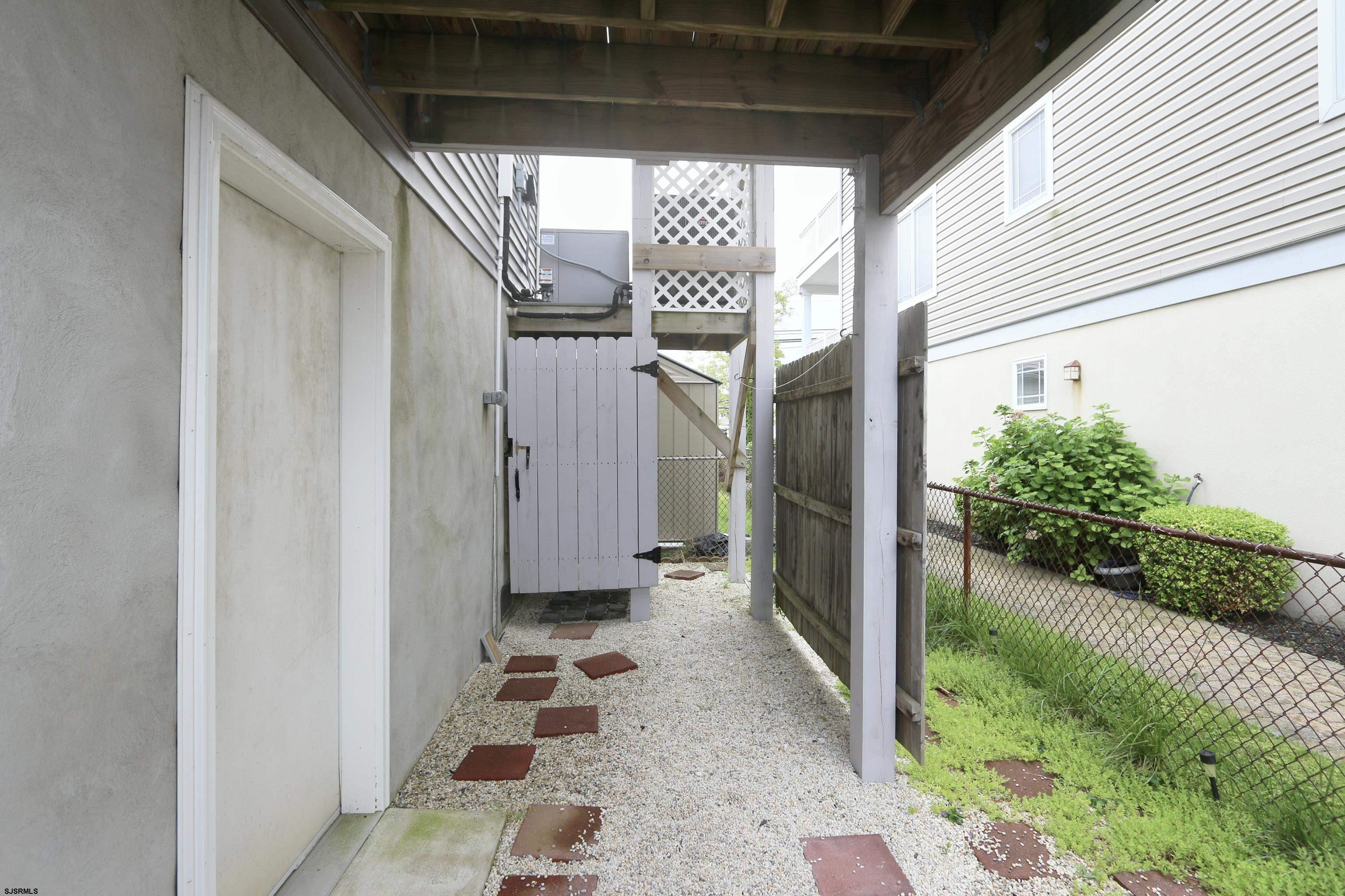 9606 Monmouth Ave Unit: 2