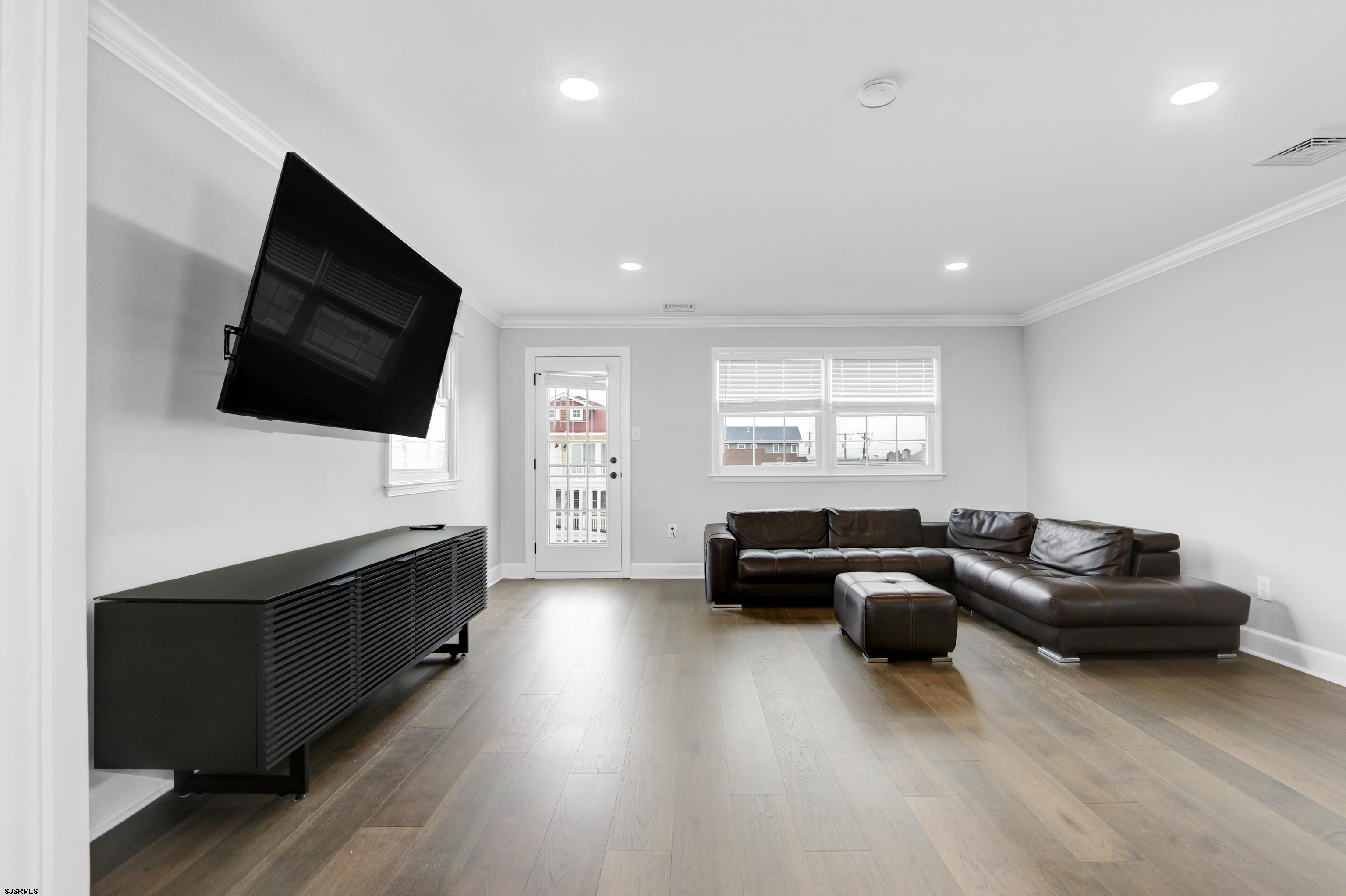 9606 Monmouth Ave Unit: 2