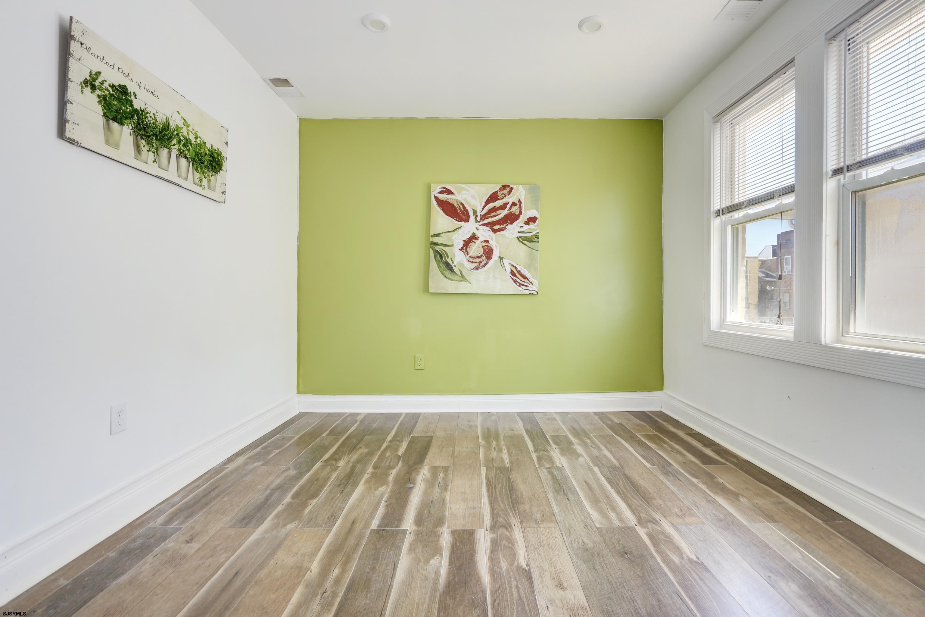 14 N Vassar Sq Square