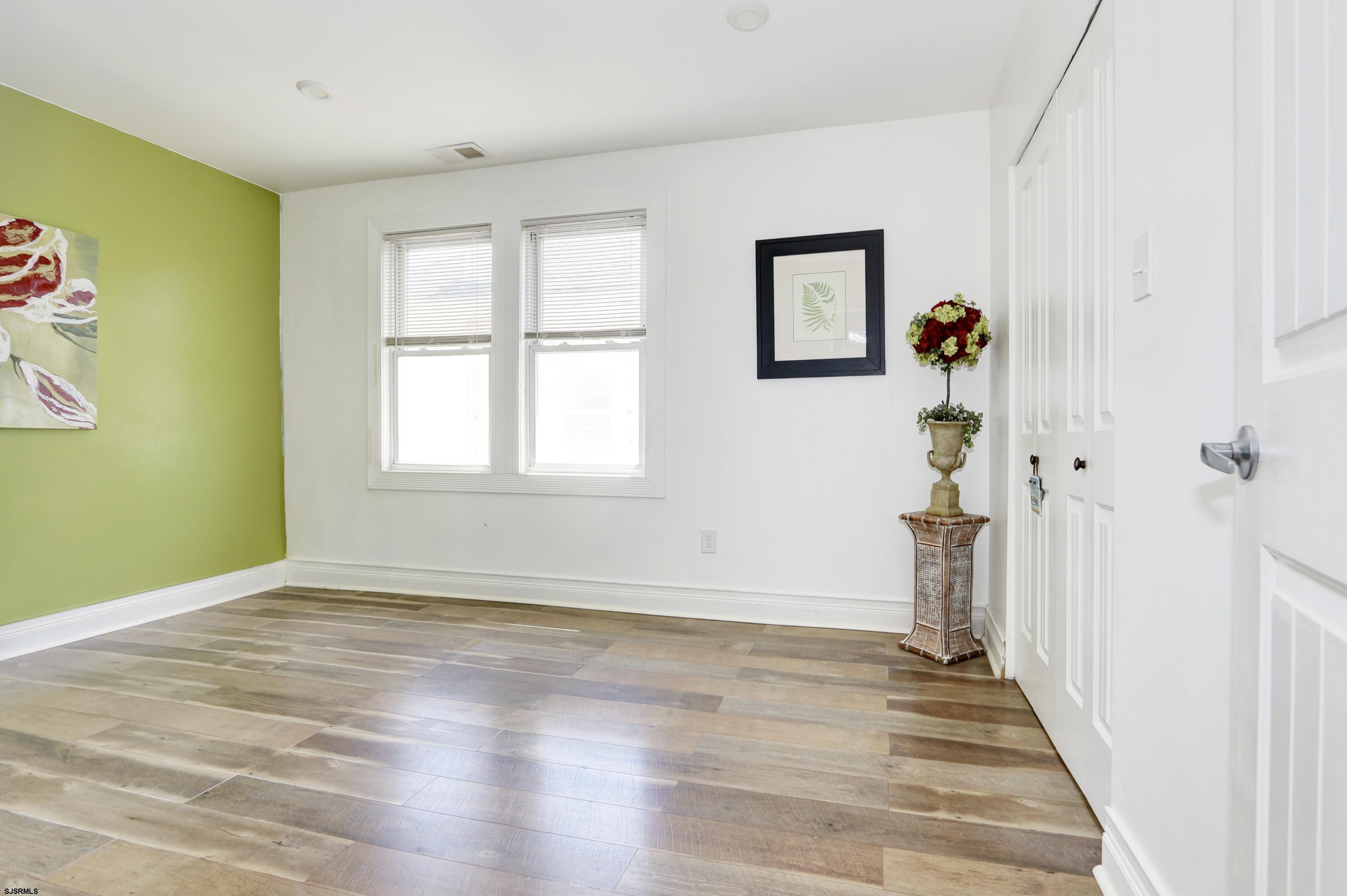 14 N Vassar Sq Square