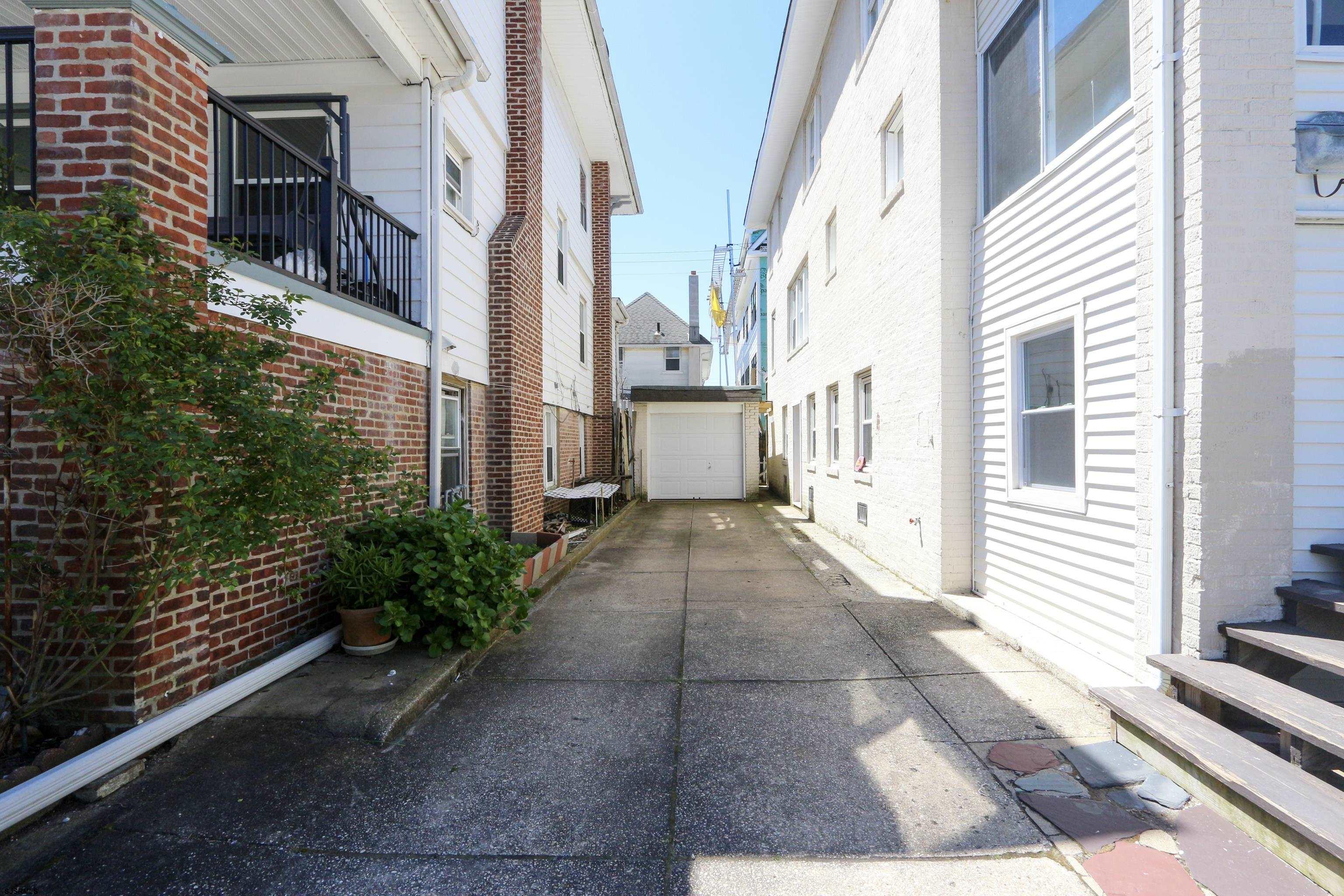 14 N Vassar Sq Square