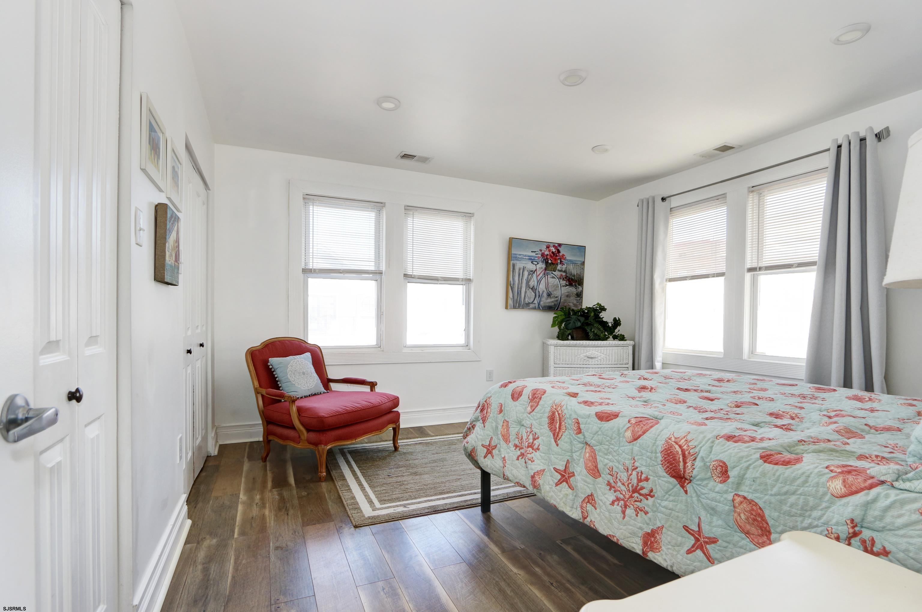 14 N Vassar Sq Square