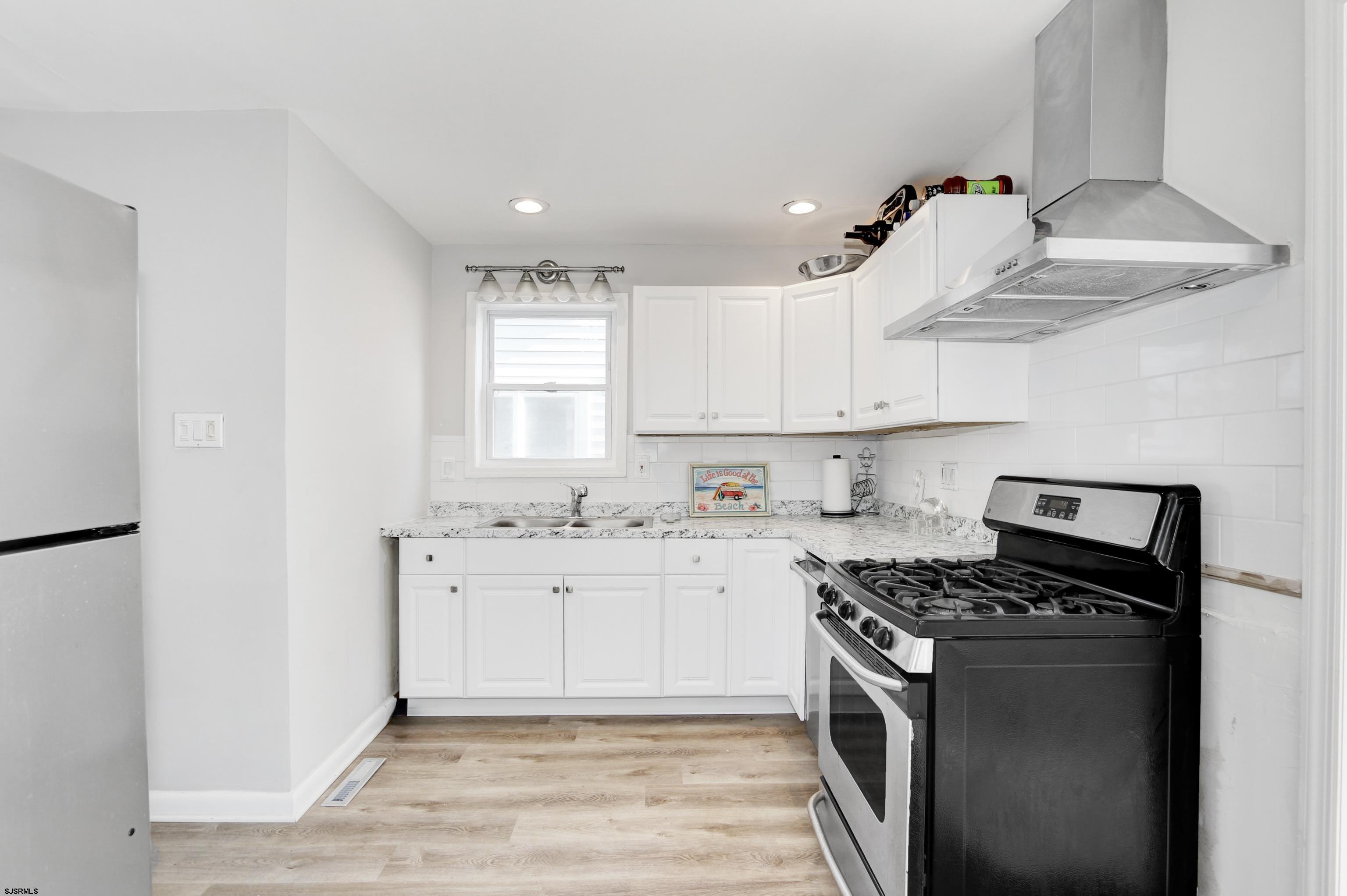 9612 Monmouth Ave