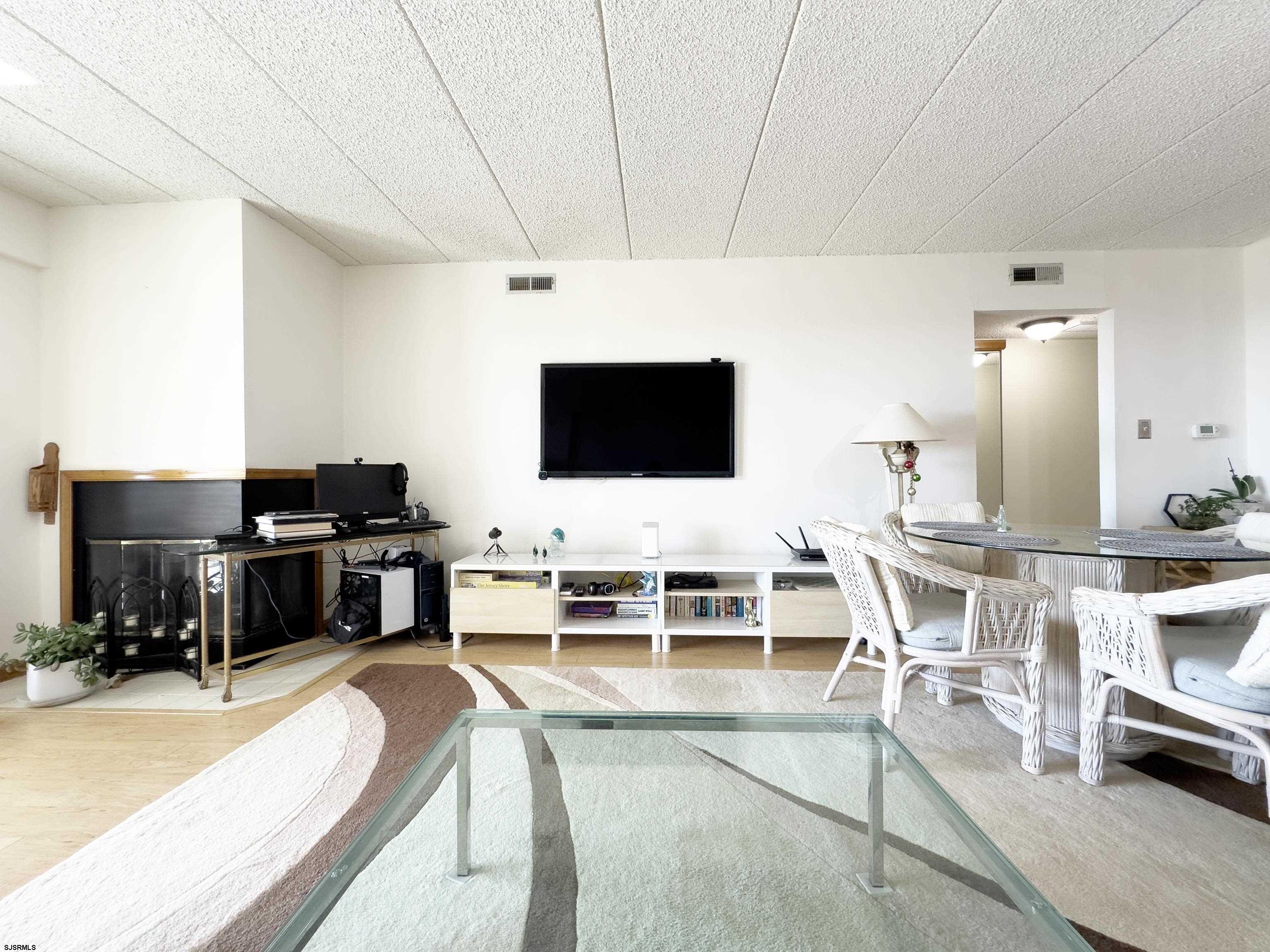 400 W Ave Unit: 2