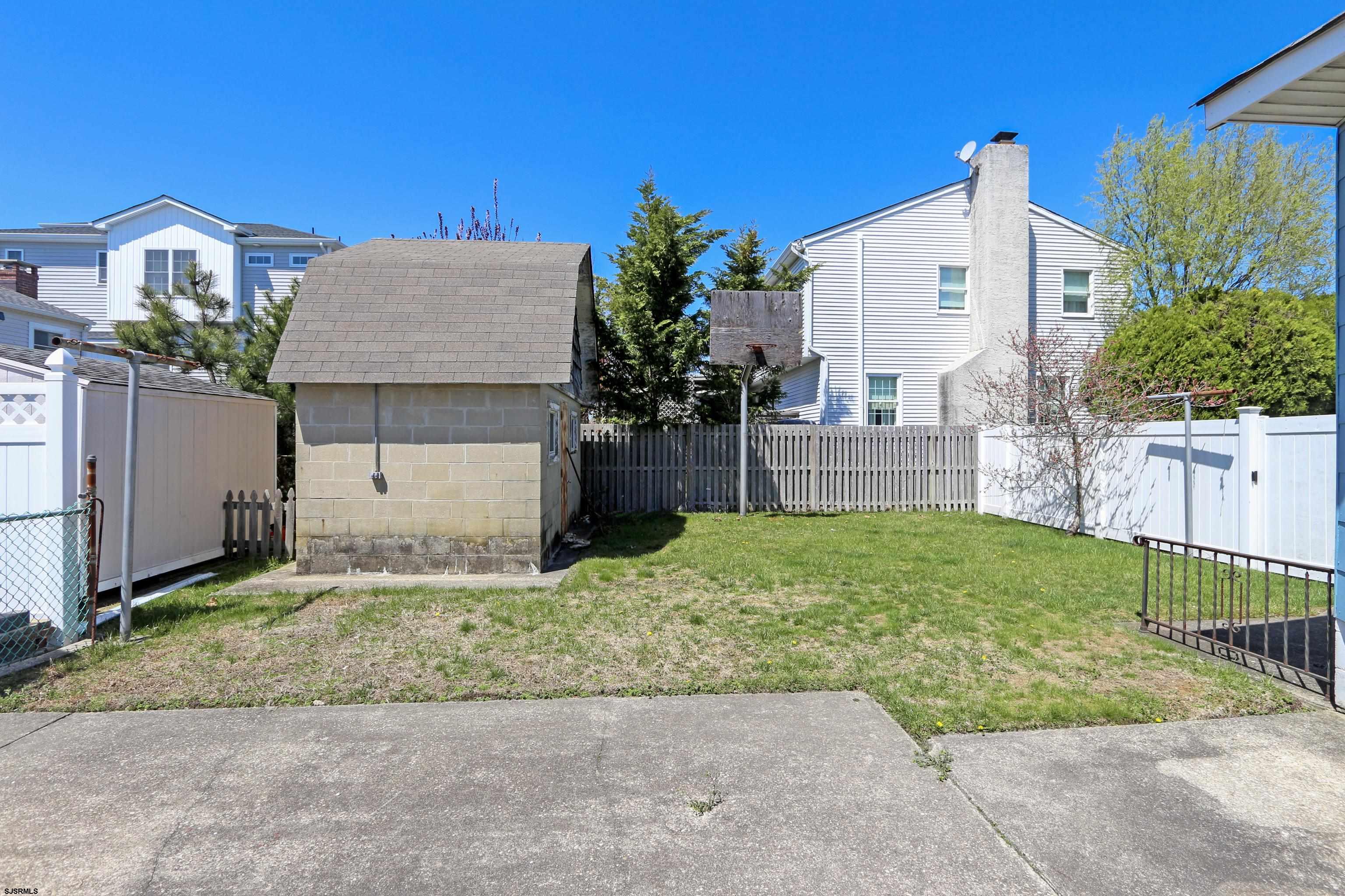 400 N Oxford Ave
