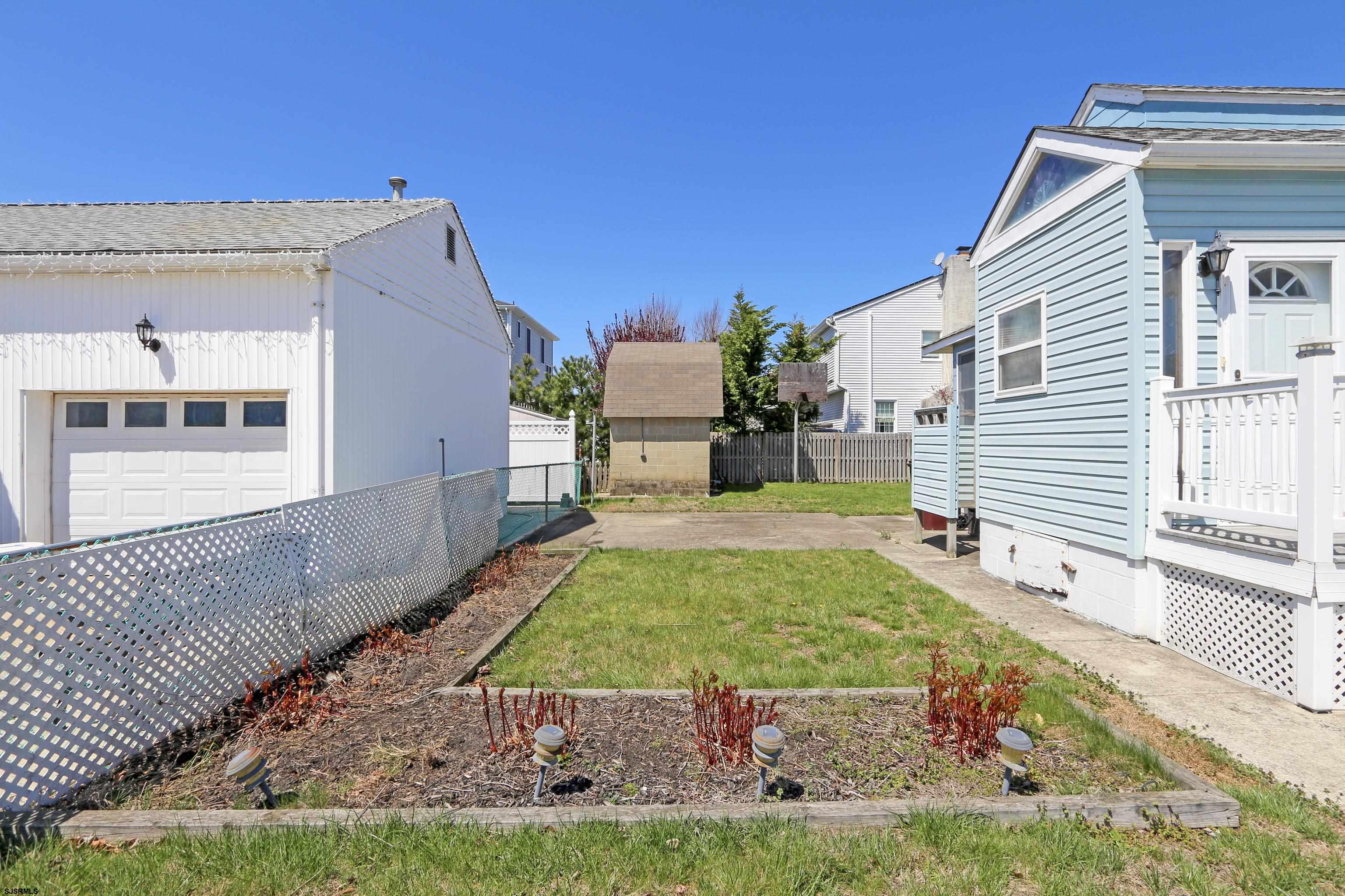400 N Oxford Ave