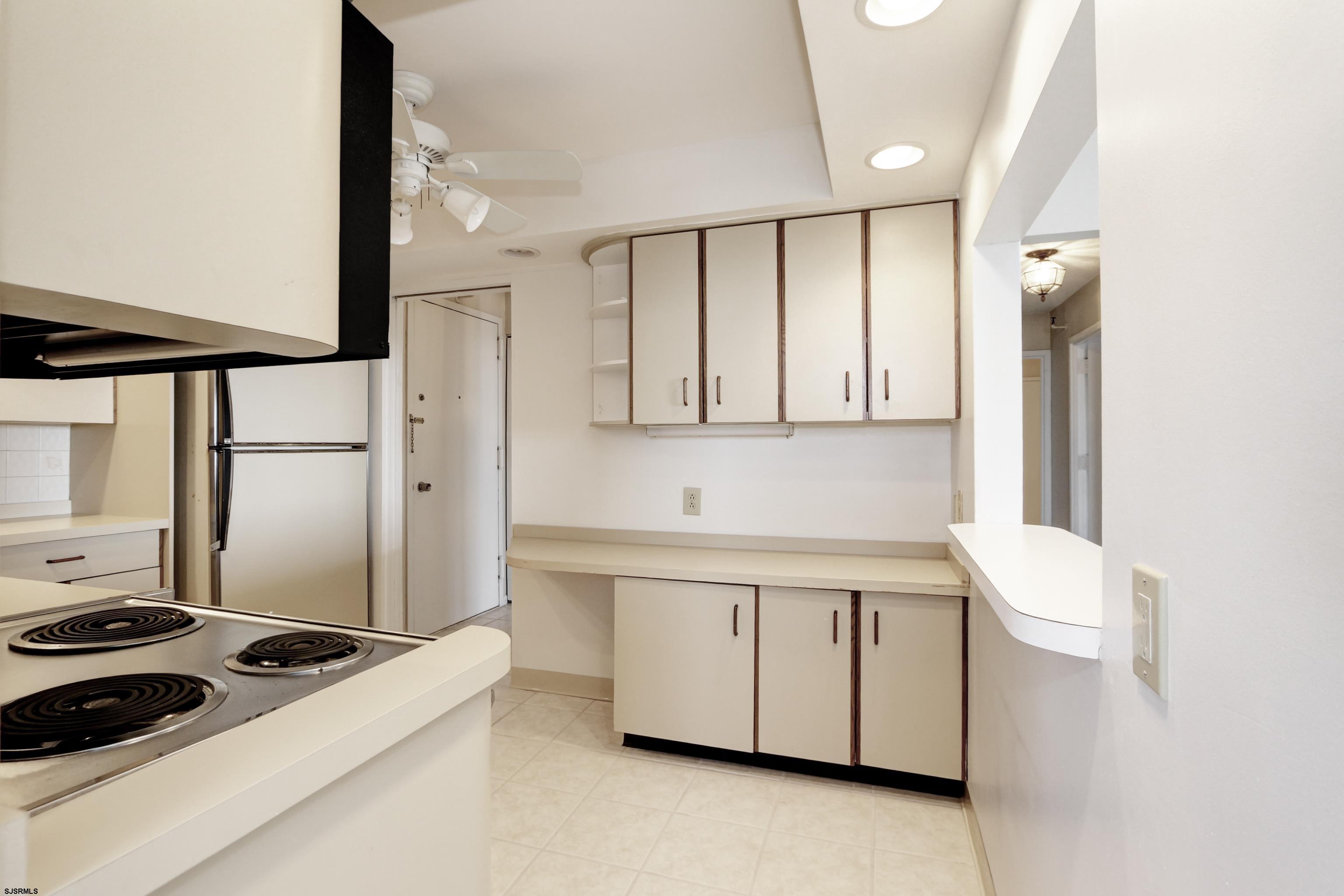 5200 Boardwalk Unit: 12F