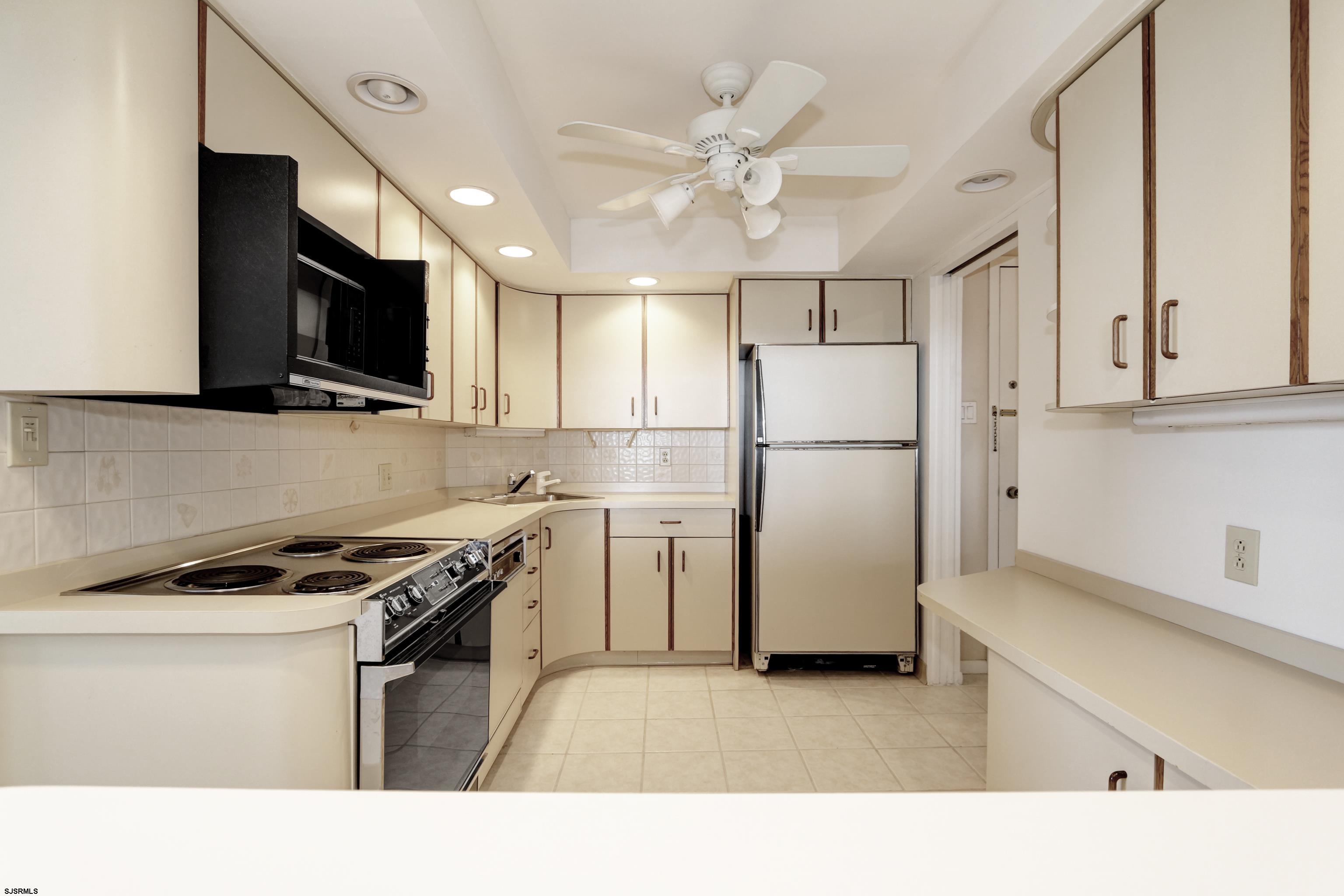 5200 Boardwalk Unit: 12F