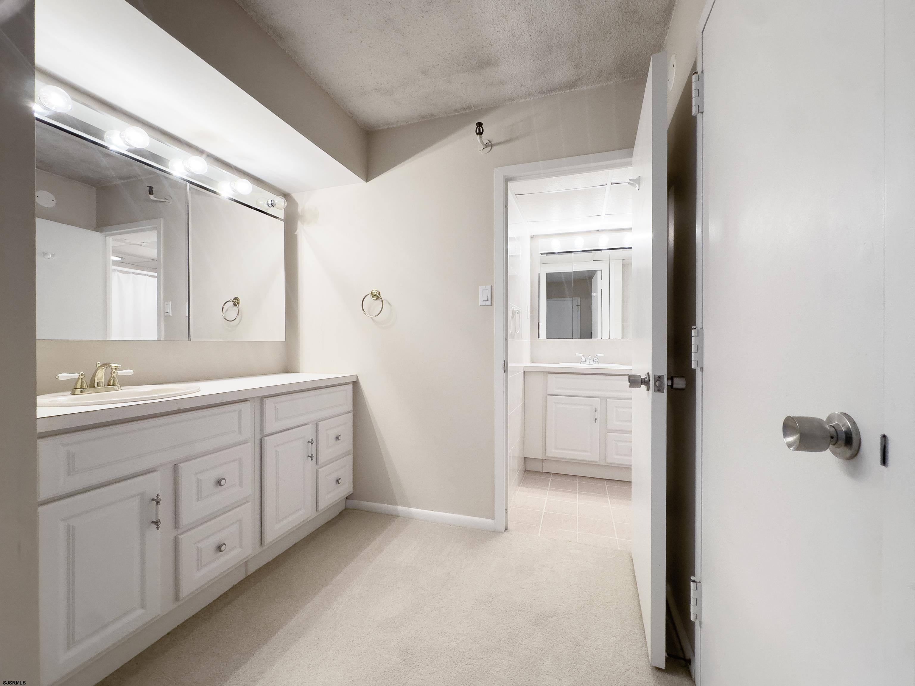 5200 Boardwalk Unit: 12F