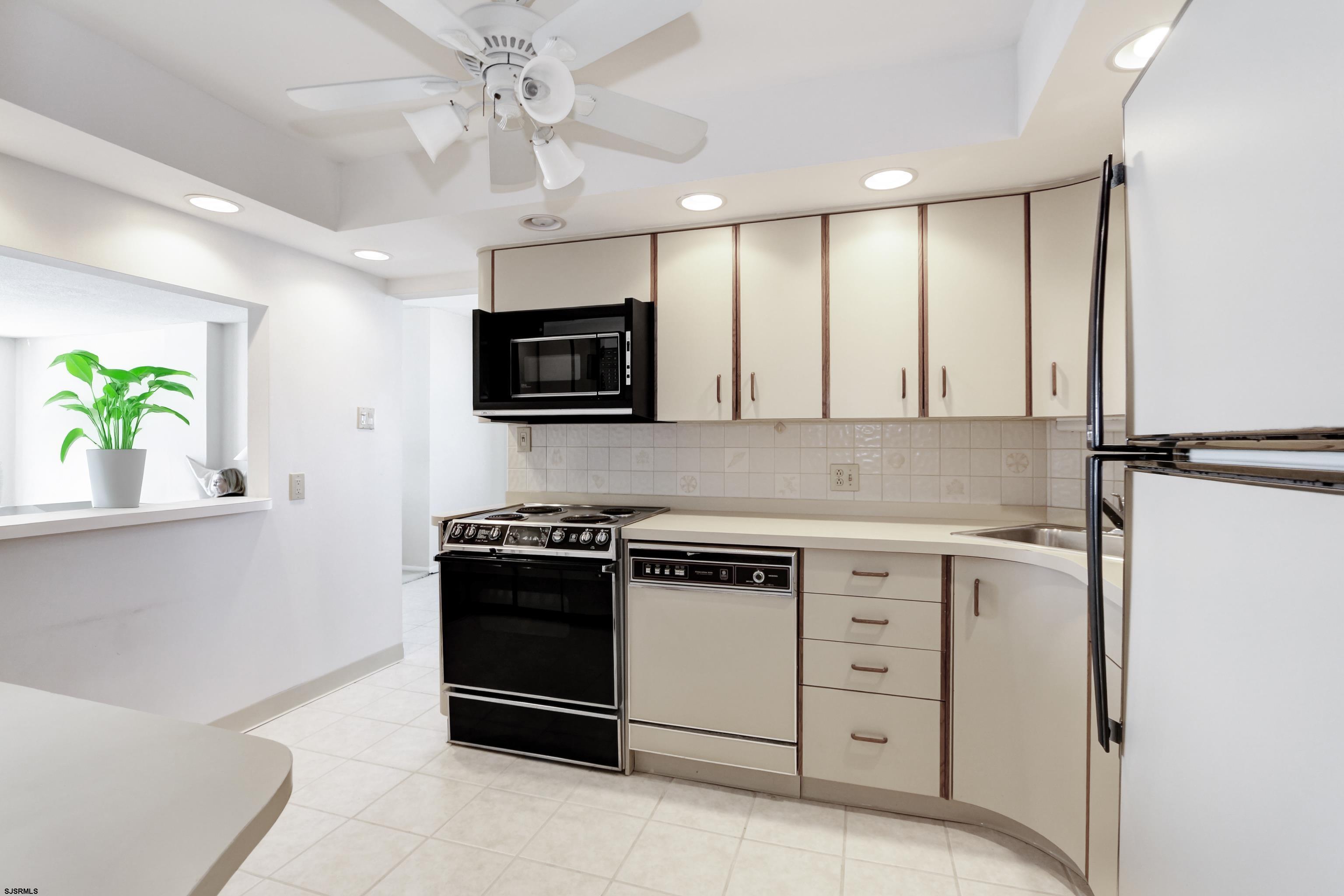 5200 Boardwalk Unit: 12F
