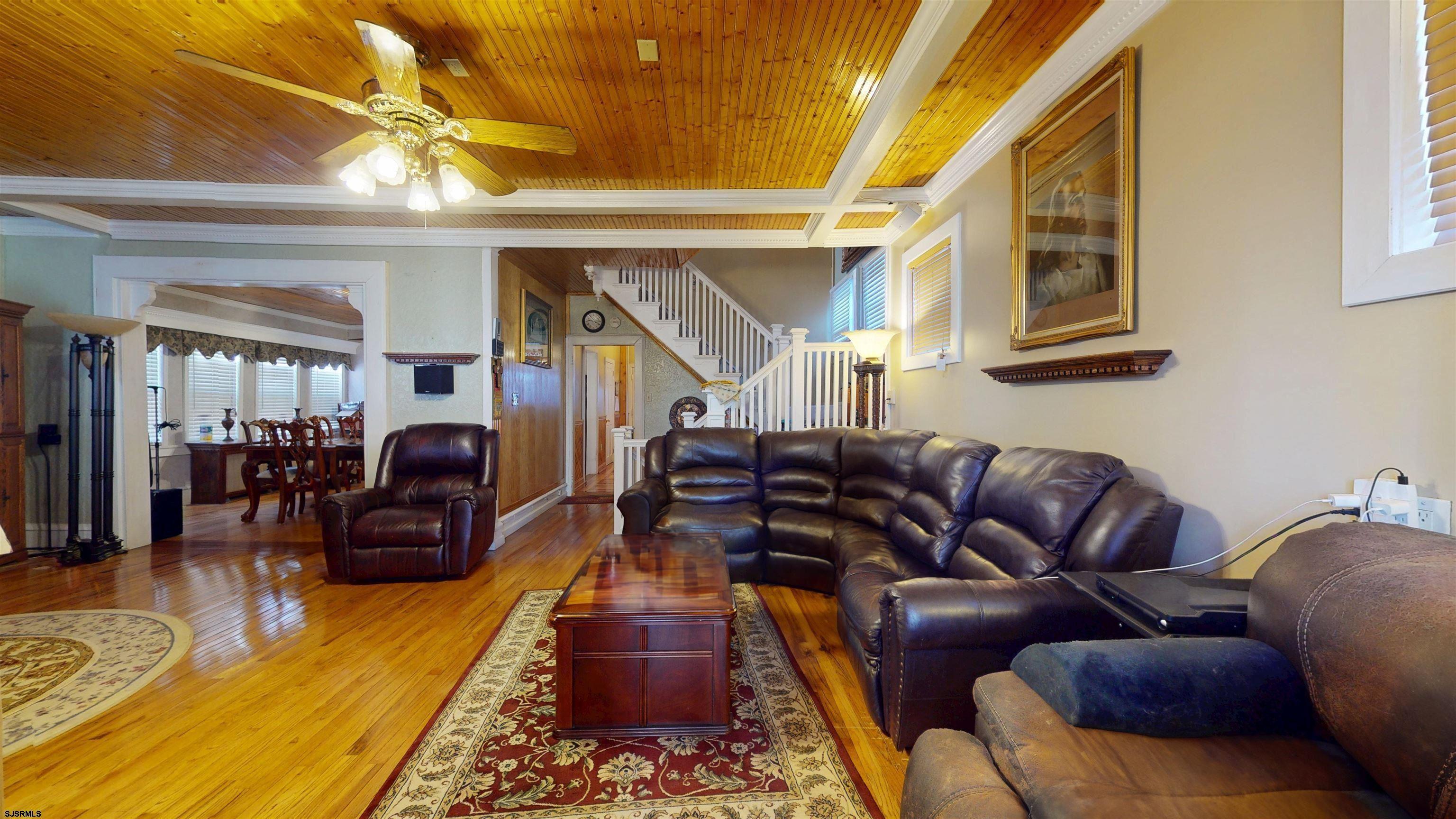 4811 Ave