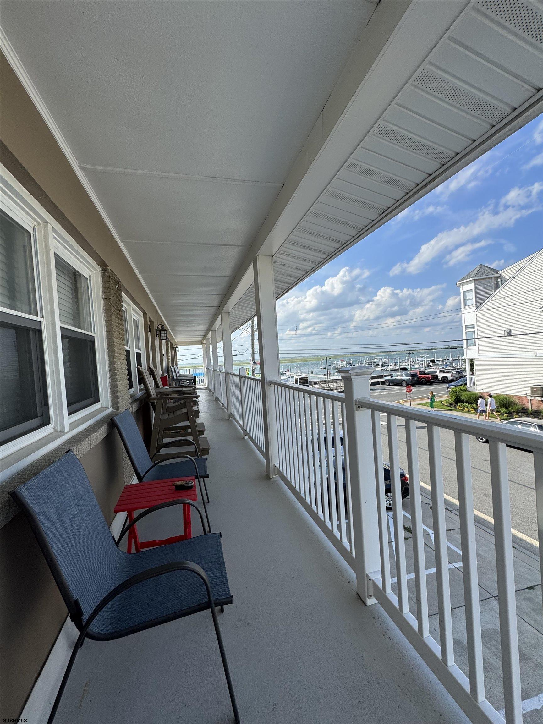 9500 Amherst Ave Unit: 5 AKA 6B