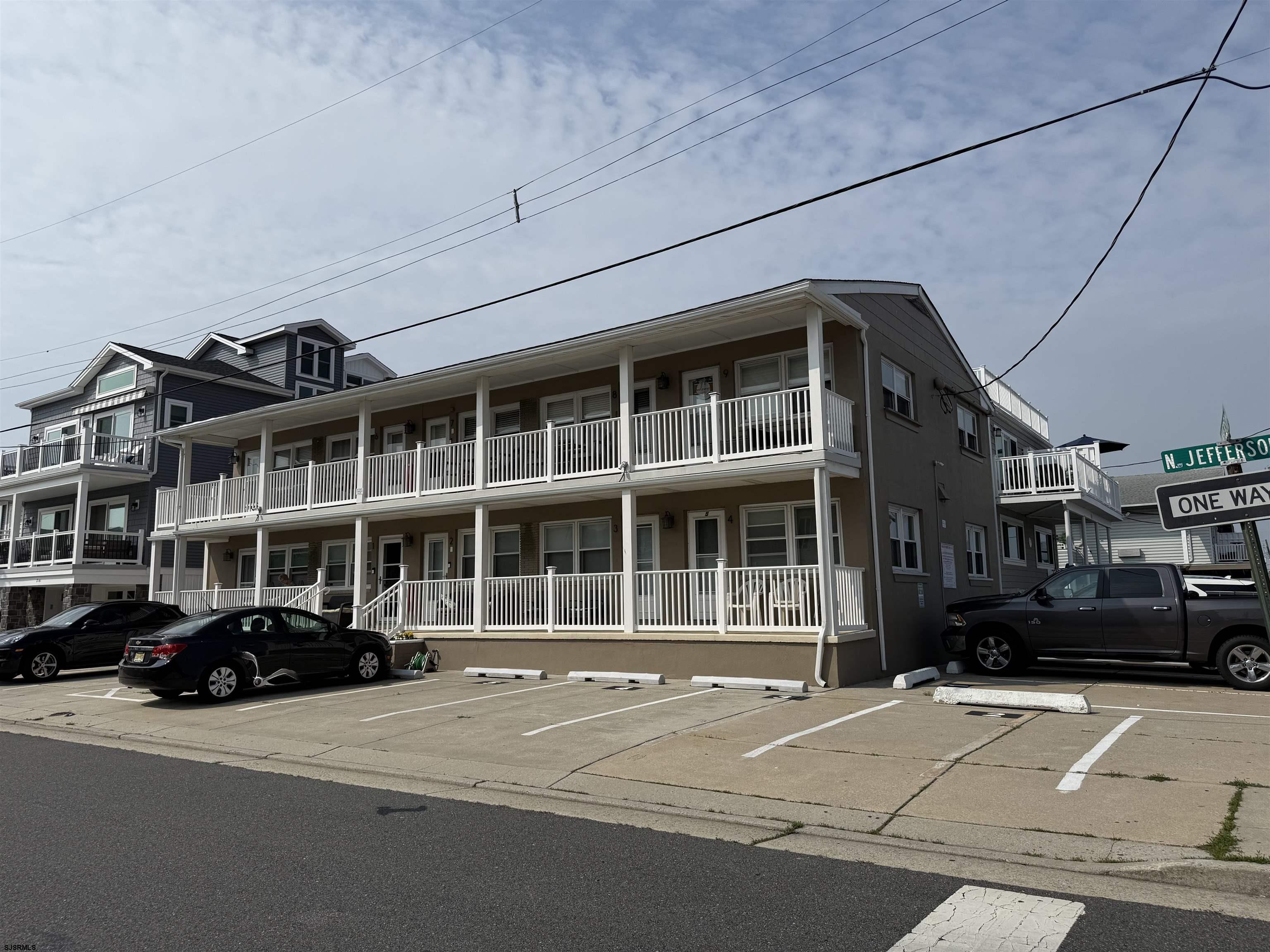 9500 Amherst Ave Unit: 5 AKA 6B